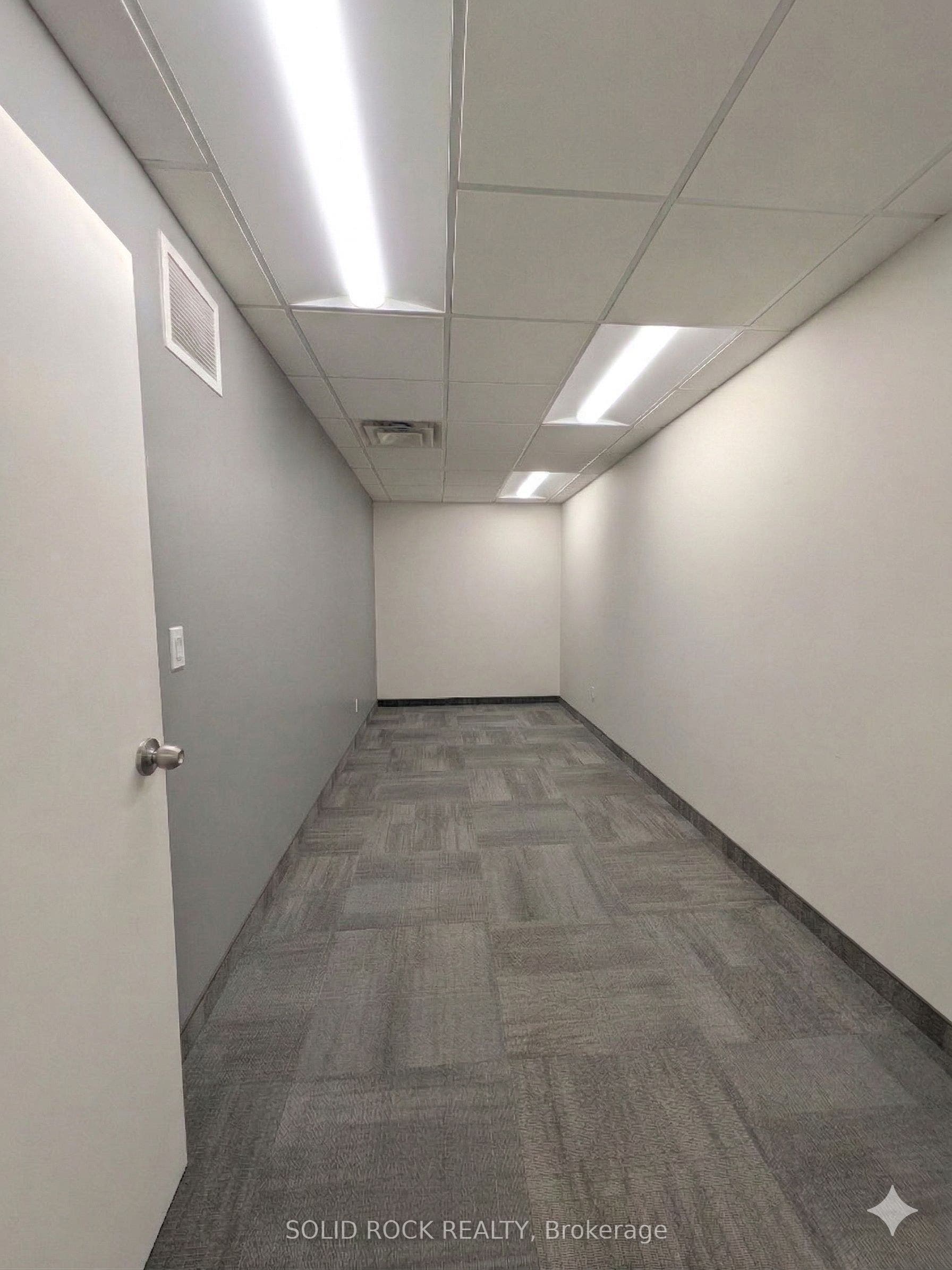 5 Corvus Court, #211, Country Place - Pineglen - Crestview And Area, Ottawa ON K2E 7Z4