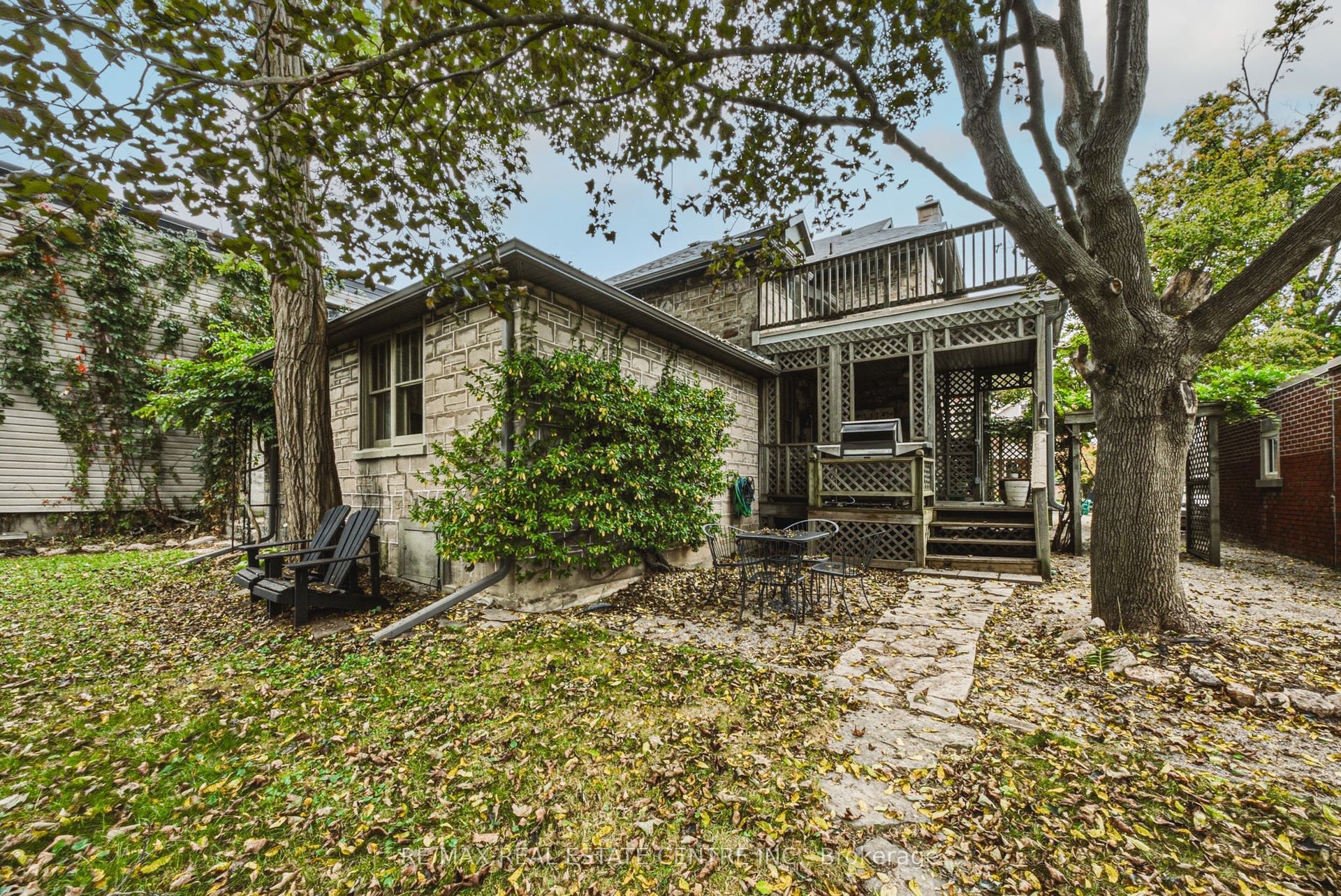 75 Pollock Avenue, Cambridge, Waterloo ON N1R 2B4 75 Pollock Avenue, Cambridge, Waterloo ON N1R 2B4