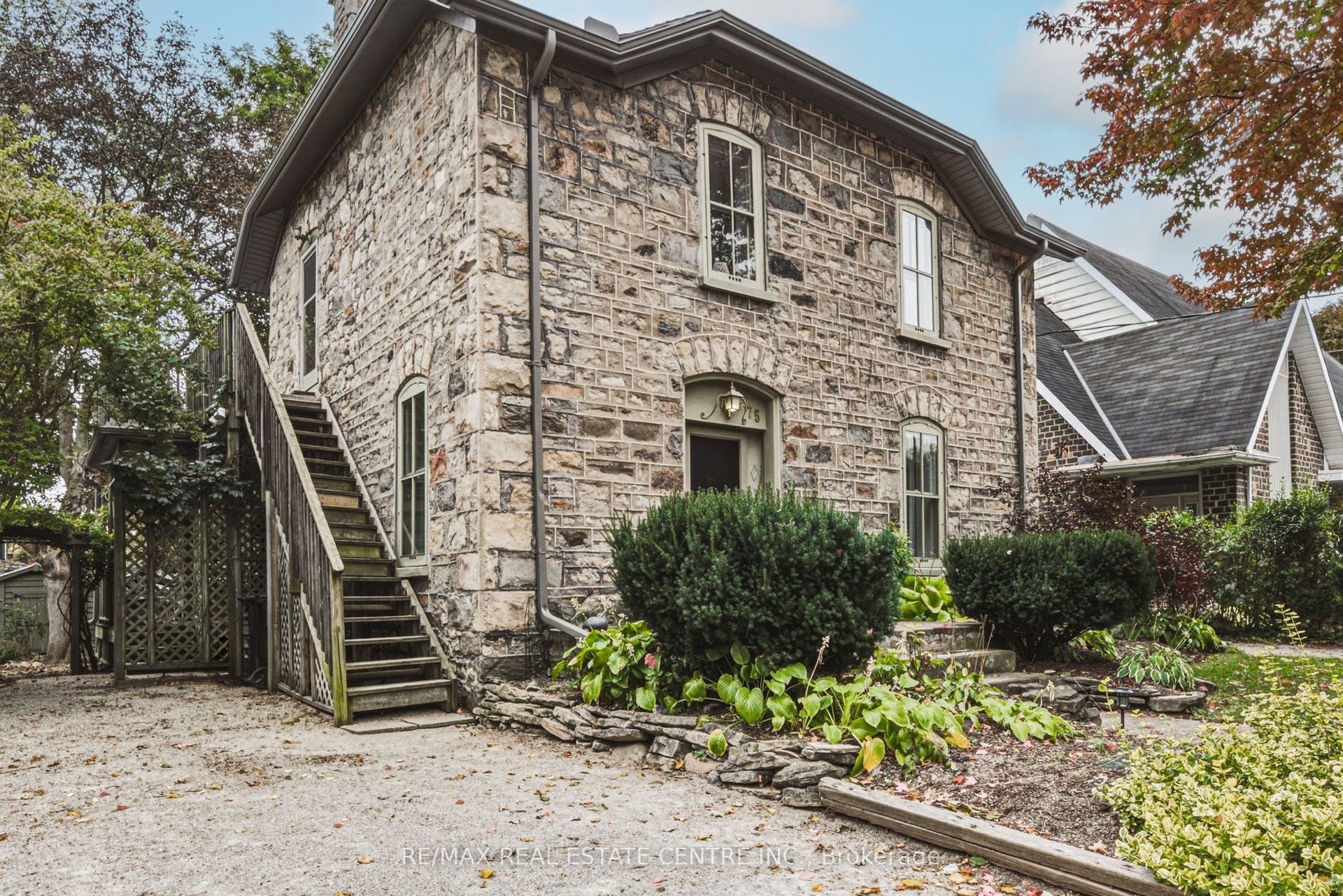 75 Pollock Avenue, Cambridge, Waterloo ON N1R 2B4 75 Pollock Avenue, Cambridge, Waterloo ON N1R 2B4