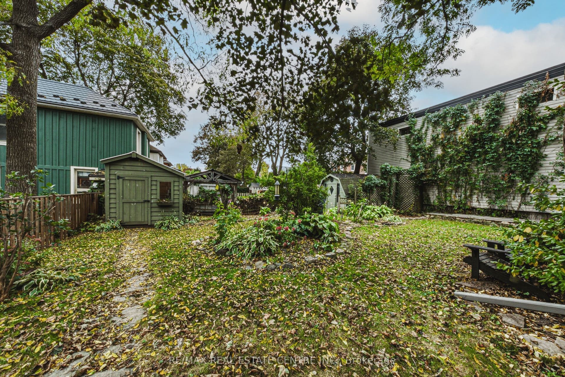 75 Pollock Avenue, Cambridge, Waterloo ON N1R 2B4 75 Pollock Avenue, Cambridge, Waterloo ON N1R 2B4