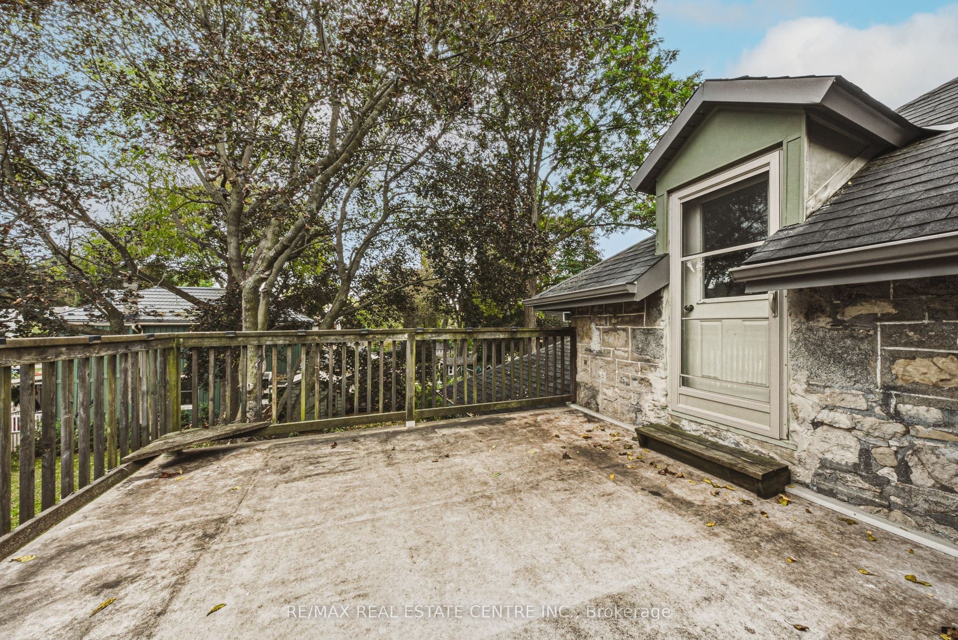 75 Pollock Avenue, Cambridge, Waterloo ON N1R 2B4 75 Pollock Avenue, Cambridge, Waterloo ON N1R 2B4