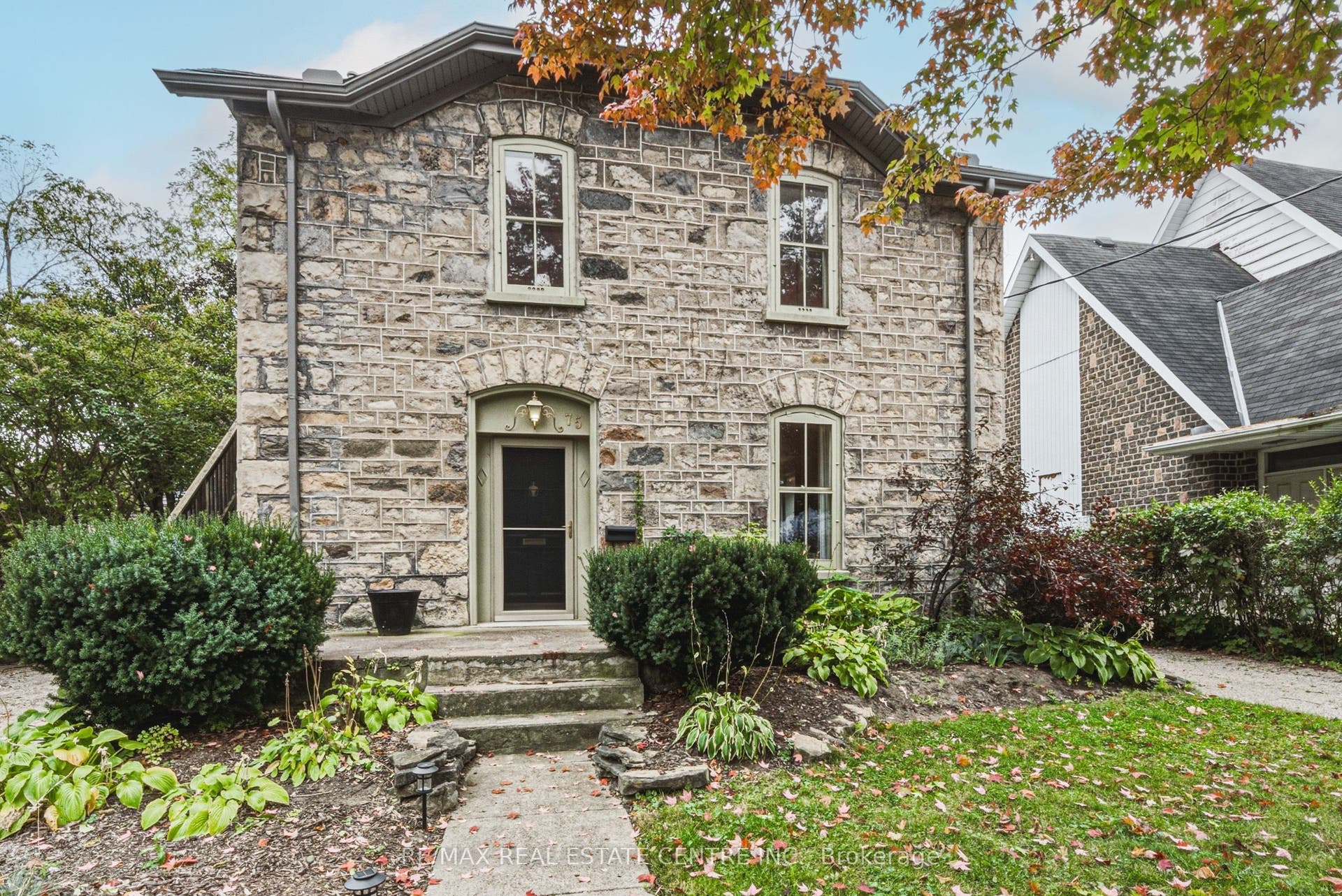 75 Pollock Avenue, Cambridge, Waterloo ON N1R 2B4 75 Pollock Avenue, Cambridge, Waterloo ON N1R 2B4