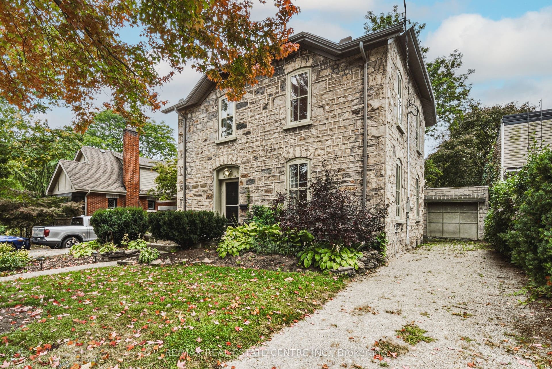 75 Pollock Avenue, Cambridge, Waterloo ON N1R 2B4 75 Pollock Avenue, Cambridge, Waterloo ON N1R 2B4