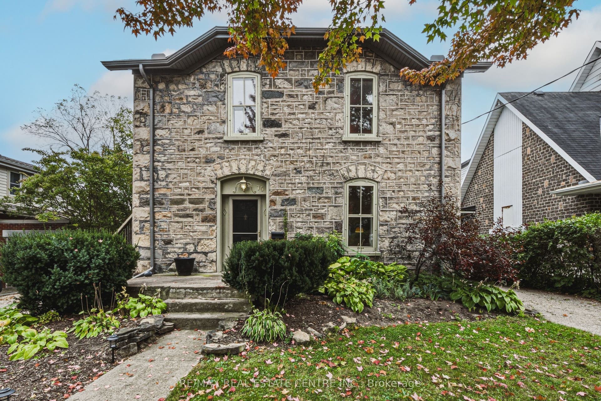 75 Pollock Avenue, Cambridge, Waterloo ON N1R 2B4 75 Pollock Avenue, Cambridge, Waterloo ON N1R 2B4