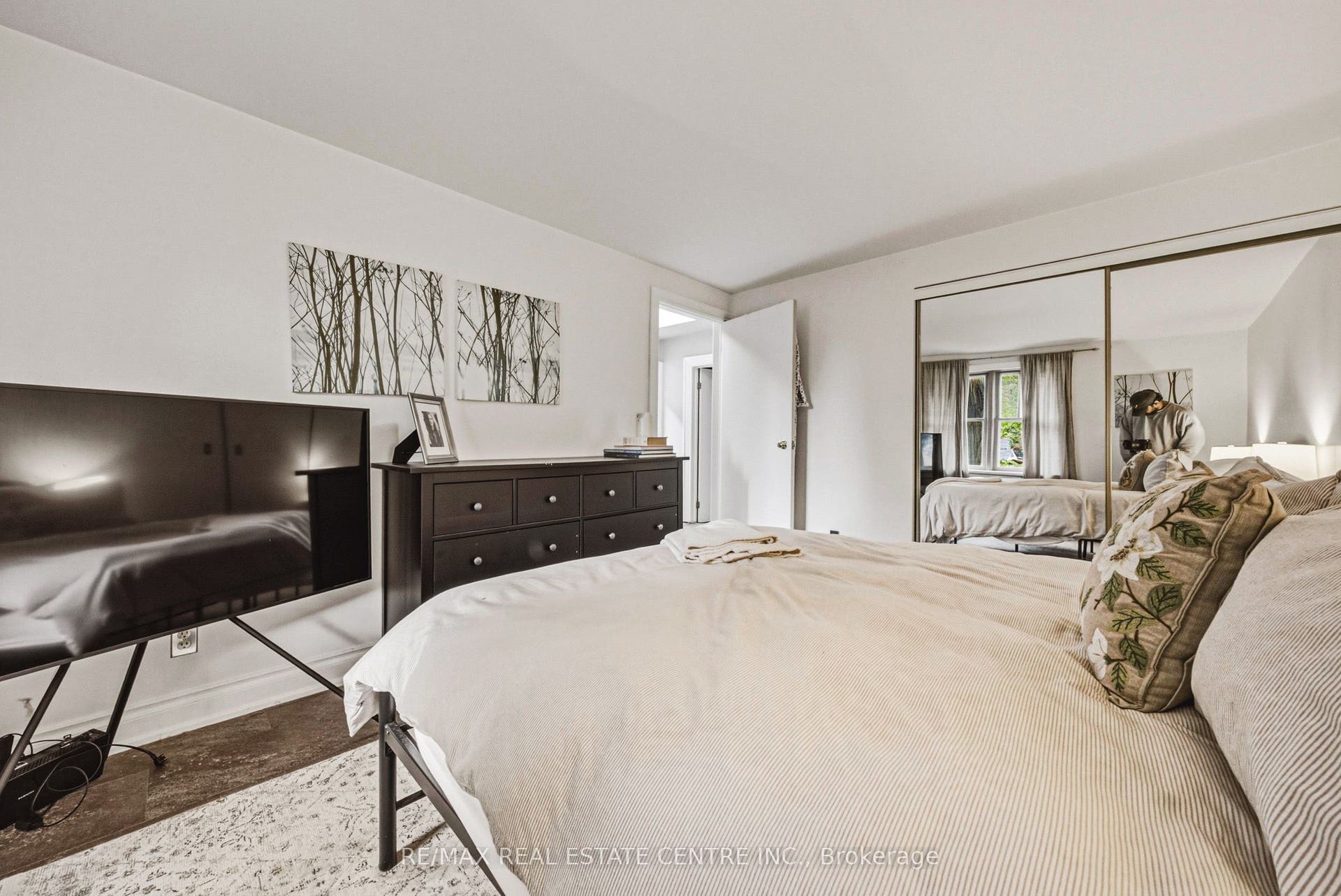 75 Pollock Avenue, Cambridge, Waterloo ON N1R 2B4 75 Pollock Avenue, Cambridge, Waterloo ON N1R 2B4