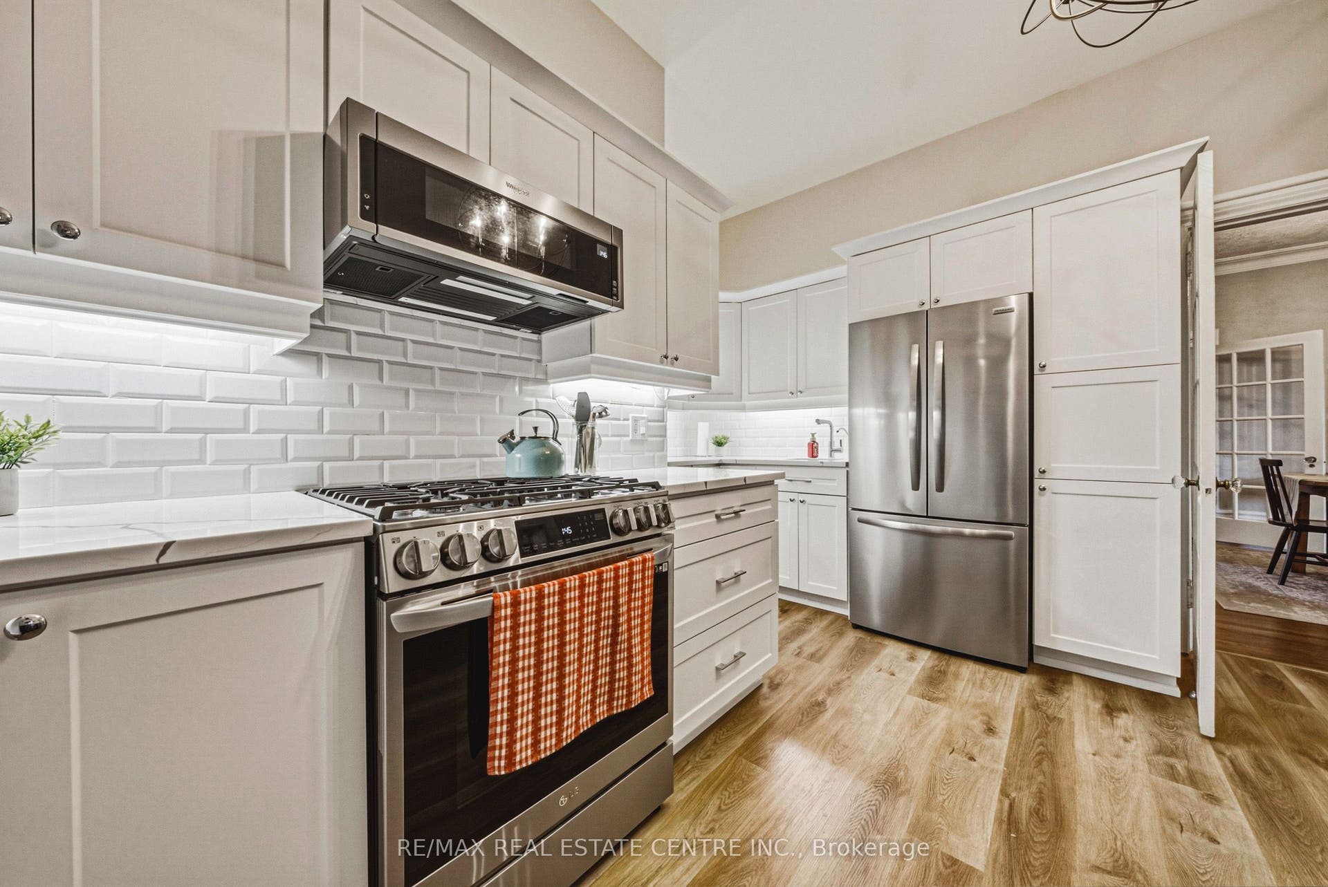 75 Pollock Avenue, Cambridge, Waterloo ON N1R 2B4 75 Pollock Avenue, Cambridge, Waterloo ON N1R 2B4