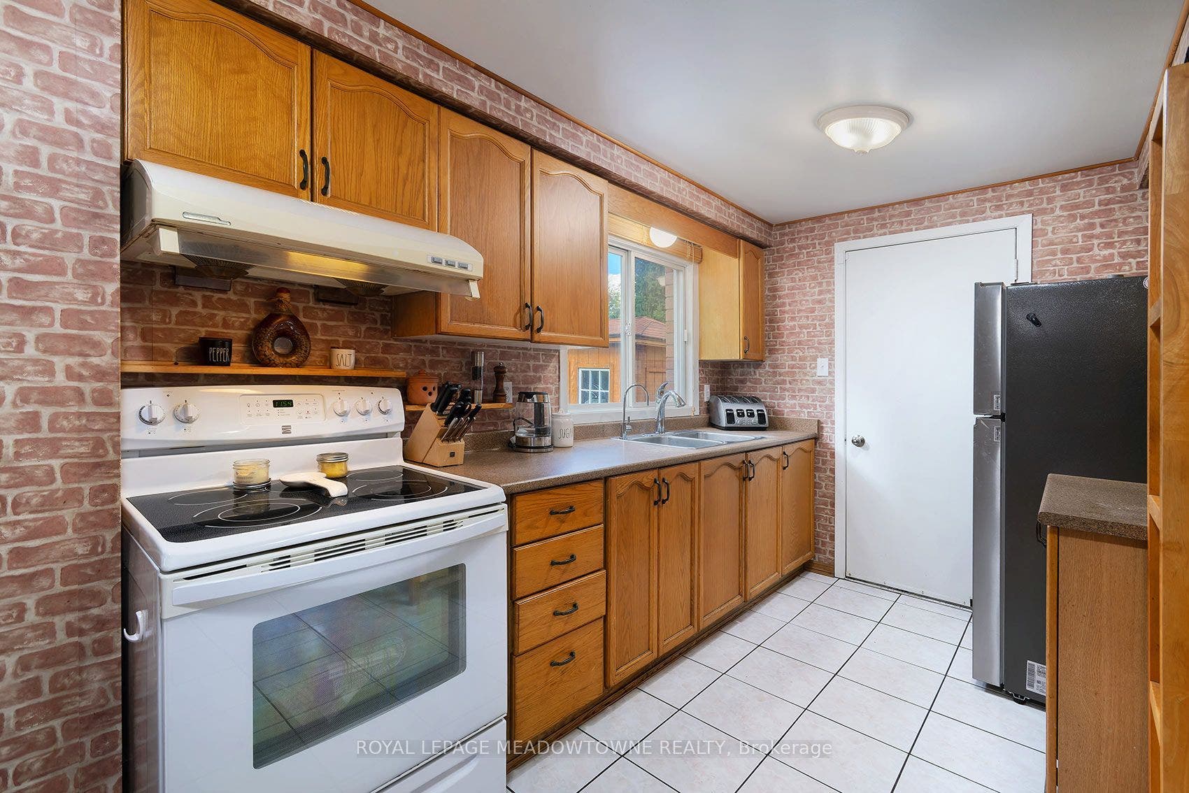 209 Elmira Road S, Guelph, Wellington ON N1K 1R2 209 Elmira Road S, Guelph, Wellington ON N1K 1R2