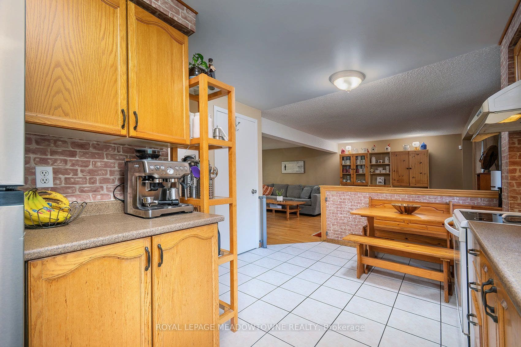 209 Elmira Road S, Guelph, Wellington ON N1K 1R2 209 Elmira Road S, Guelph, Wellington ON N1K 1R2