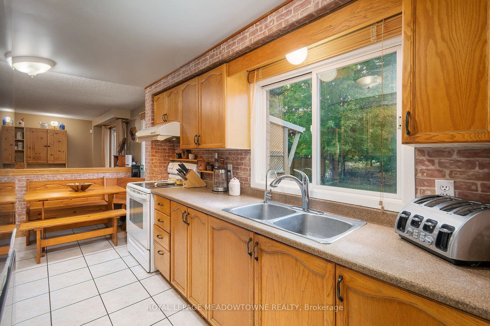 209 Elmira Road S, Guelph, Wellington ON N1K 1R2 209 Elmira Road S, Guelph, Wellington ON N1K 1R2