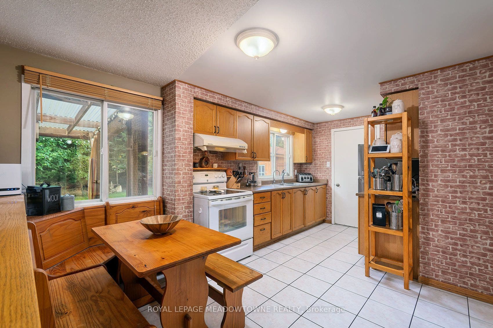 209 Elmira Road S, Guelph, Wellington ON N1K 1R2 209 Elmira Road S, Guelph, Wellington ON N1K 1R2