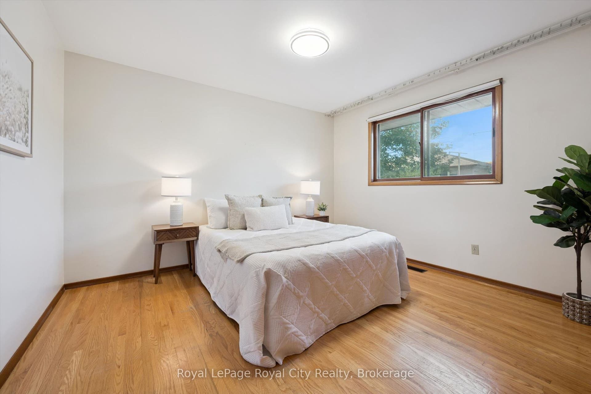 27 Palermo Crescent, Guelph, Wellington ON N1E 2J8 27 Palermo Crescent, Guelph, Wellington ON N1E 2J8