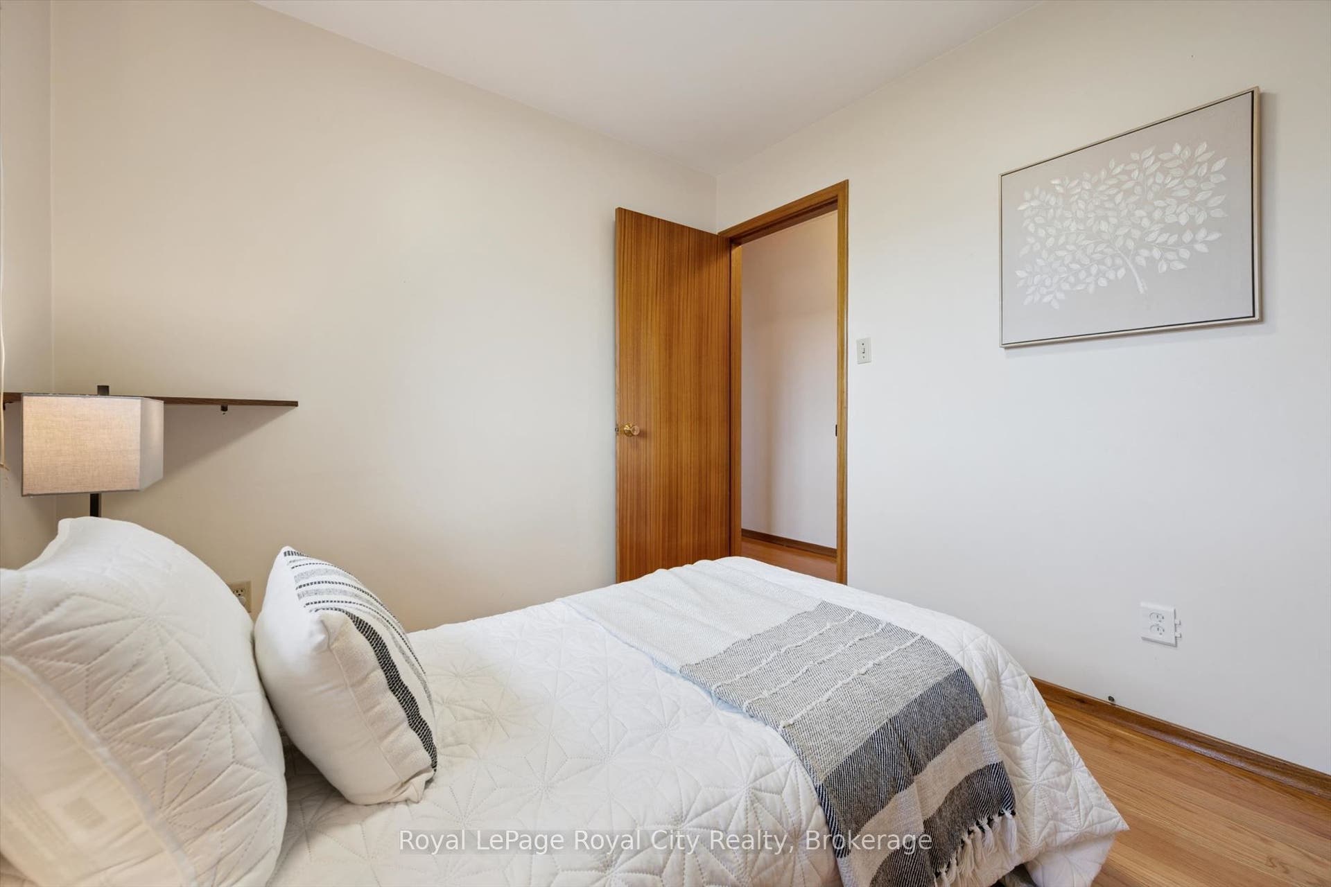 27 Palermo Crescent, Guelph, Wellington ON N1E 2J8 27 Palermo Crescent, Guelph, Wellington ON N1E 2J8