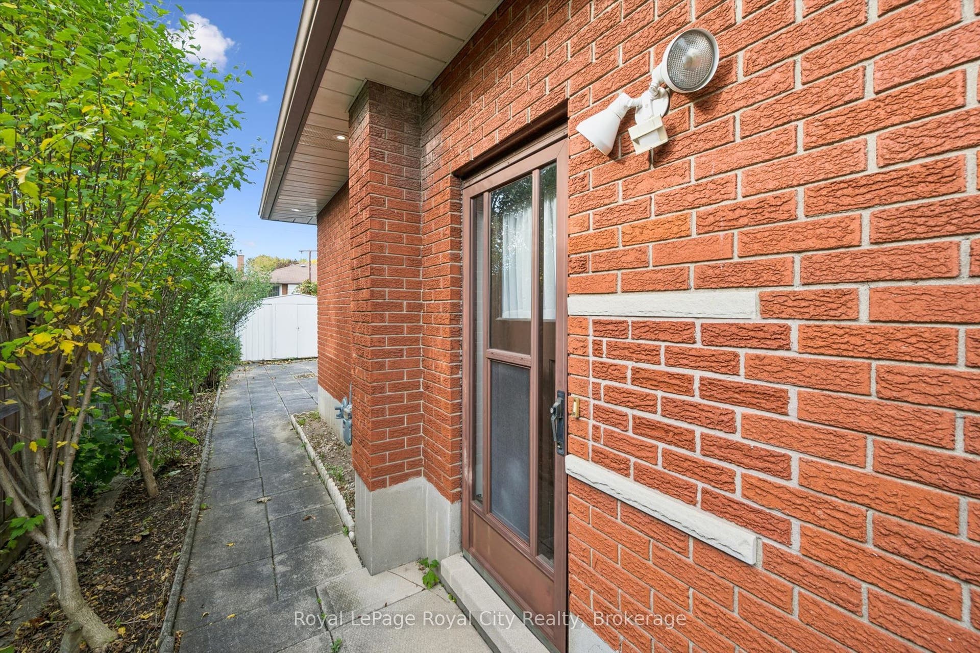 27 Palermo Crescent, Guelph, Wellington ON N1E 2J8 27 Palermo Crescent, Guelph, Wellington ON N1E 2J8