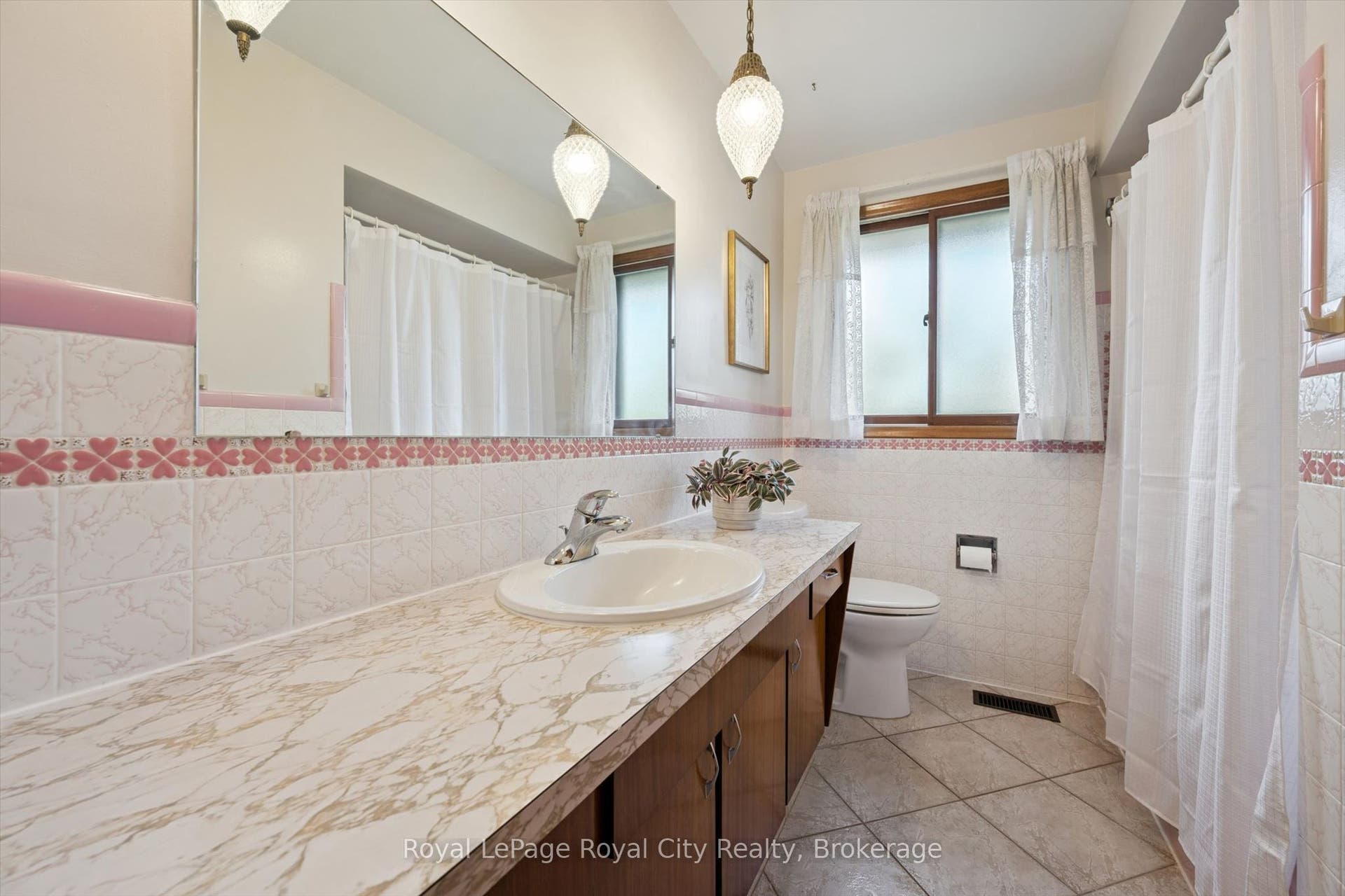 27 Palermo Crescent, Guelph, Wellington ON N1E 2J8 27 Palermo Crescent, Guelph, Wellington ON N1E 2J8