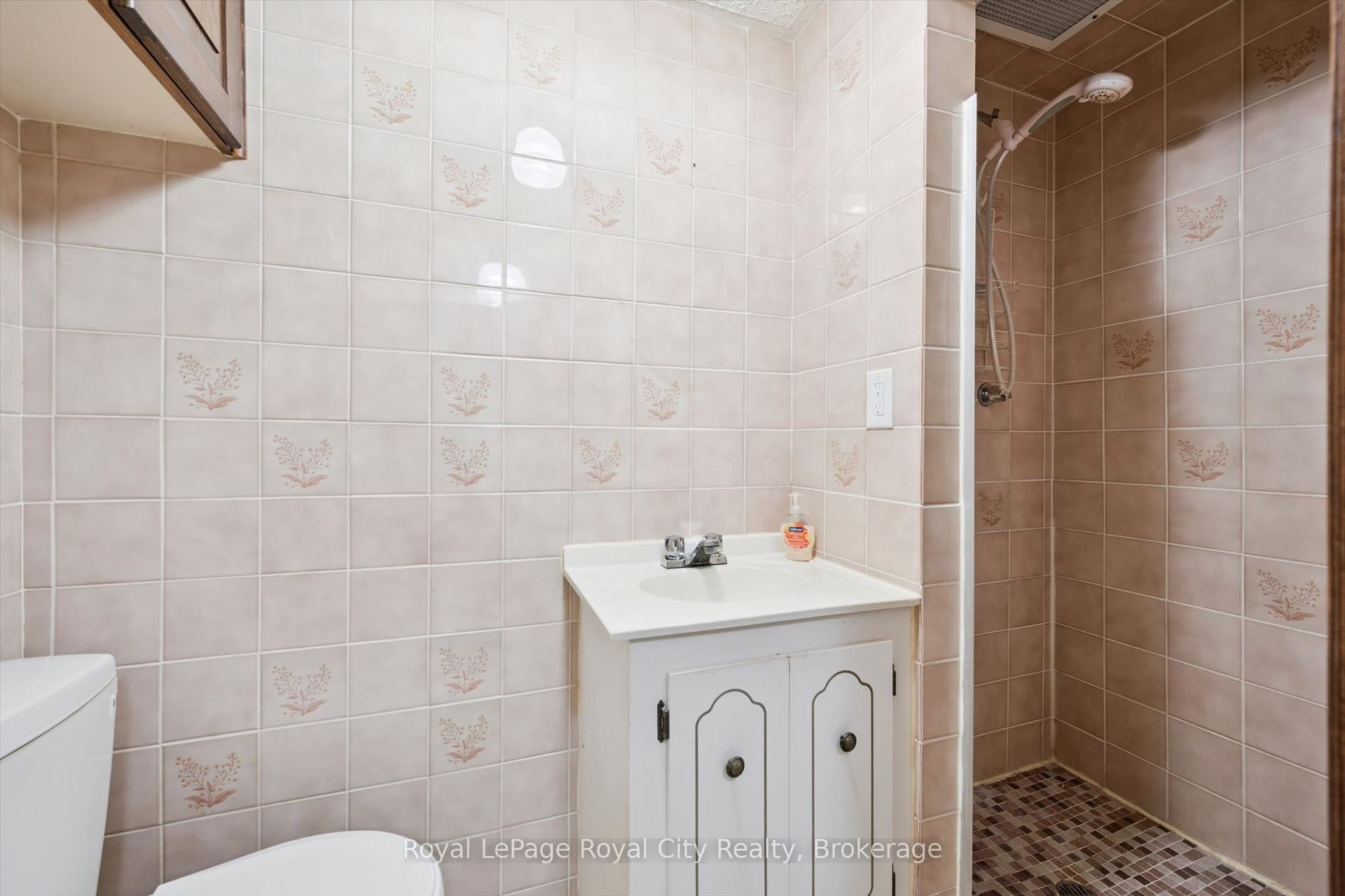 27 Palermo Crescent, Guelph, Wellington ON N1E 2J8 27 Palermo Crescent, Guelph, Wellington ON N1E 2J8