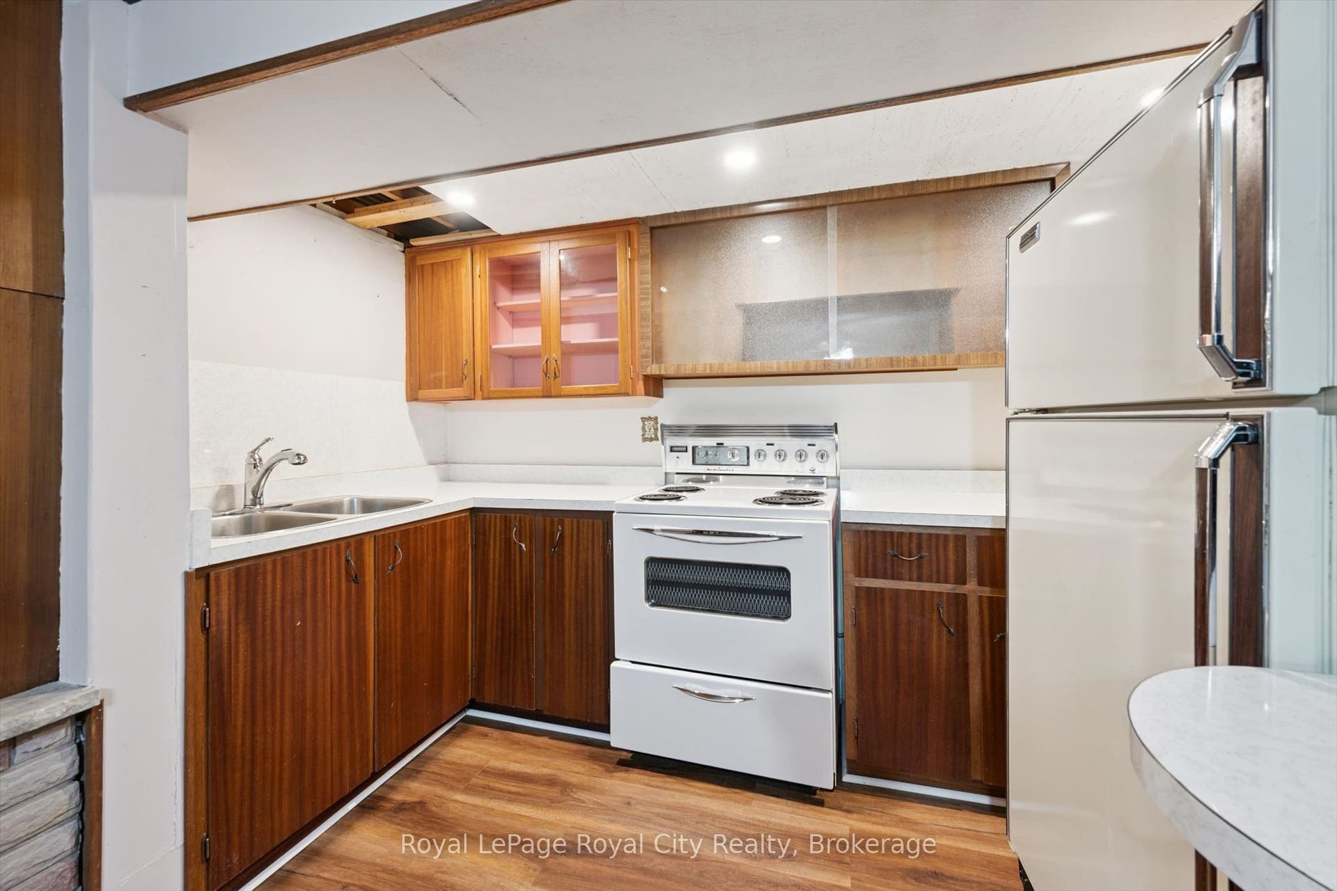 27 Palermo Crescent, Guelph, Wellington ON N1E 2J8 27 Palermo Crescent, Guelph, Wellington ON N1E 2J8