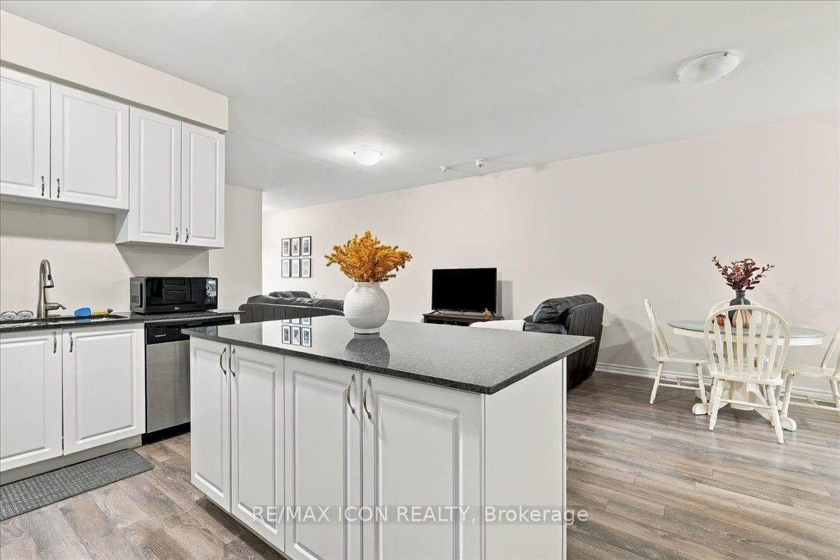 908 Apple Hill Lane, #75, Kitchener, Waterloo ON N2R 0L7 908 Apple Hill Lane, #75, Kitchener, Waterloo ON N2R 0L7