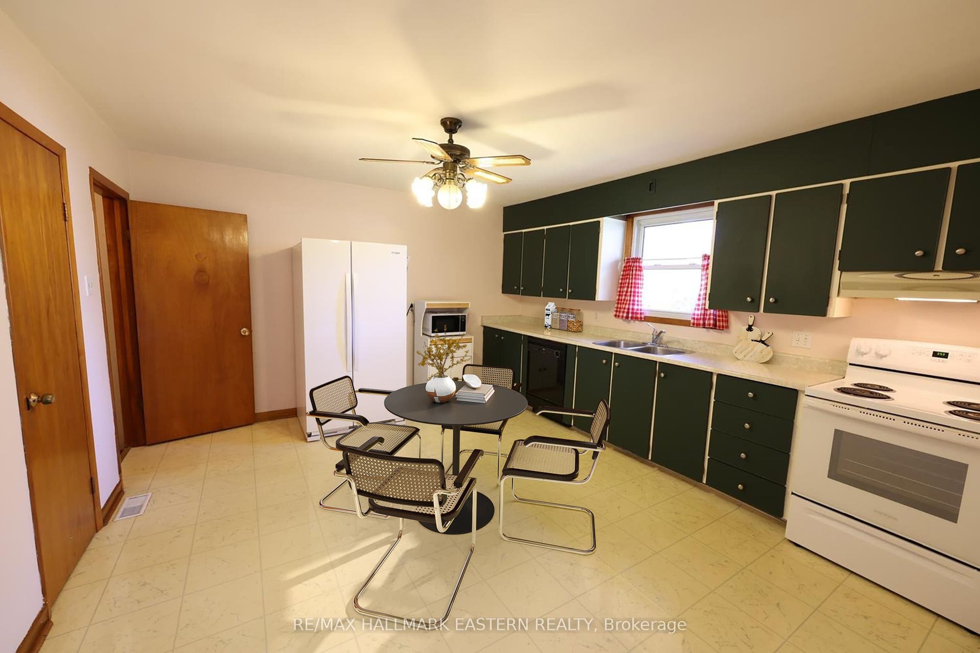 Kitchen *virtually staged*