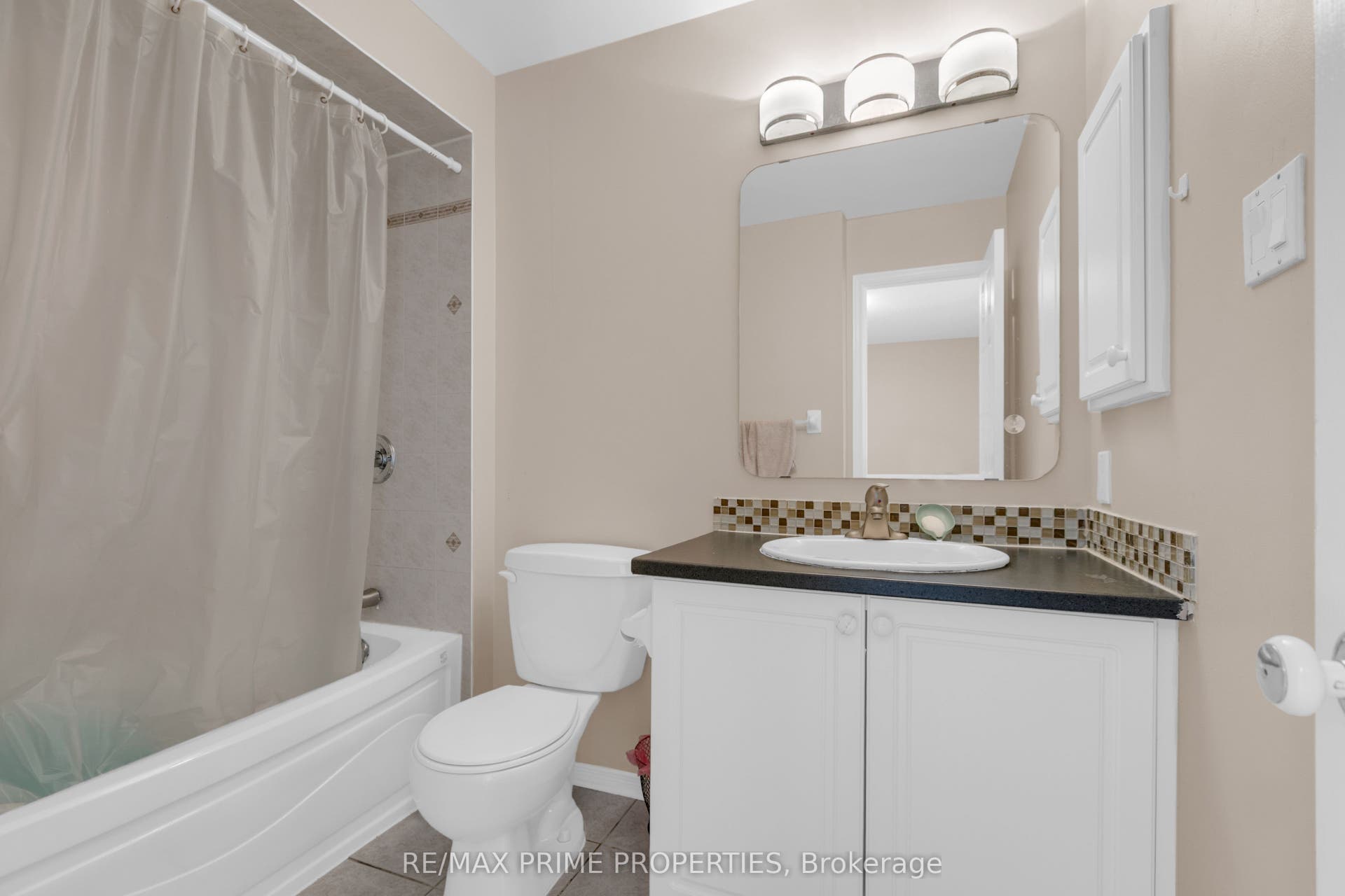 33 Inverkip Avenue, Hunt Club - South Keys And Area, Ottawa ON K1T 4B7