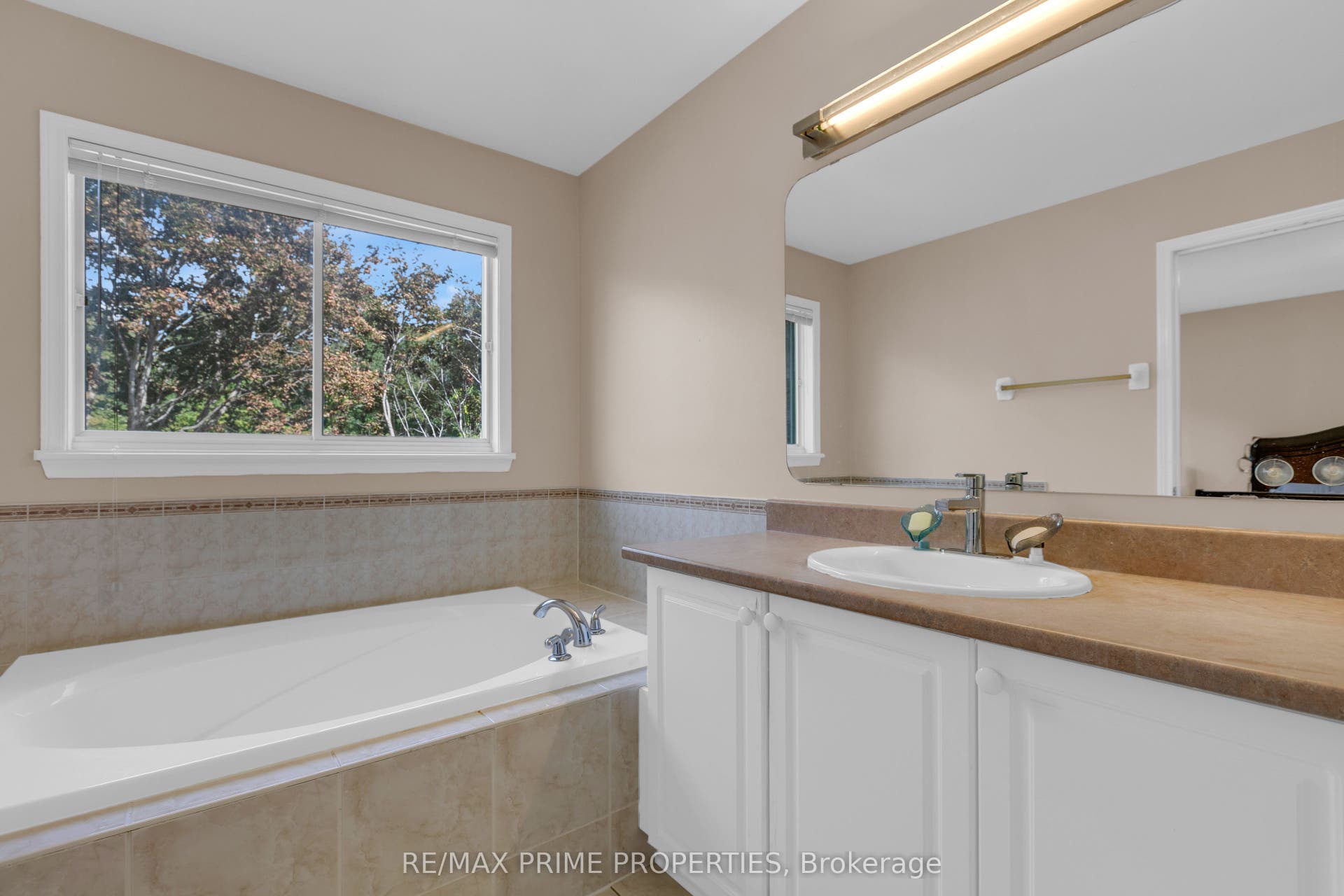 33 Inverkip Avenue, Hunt Club - South Keys And Area, Ottawa ON K1T 4B7