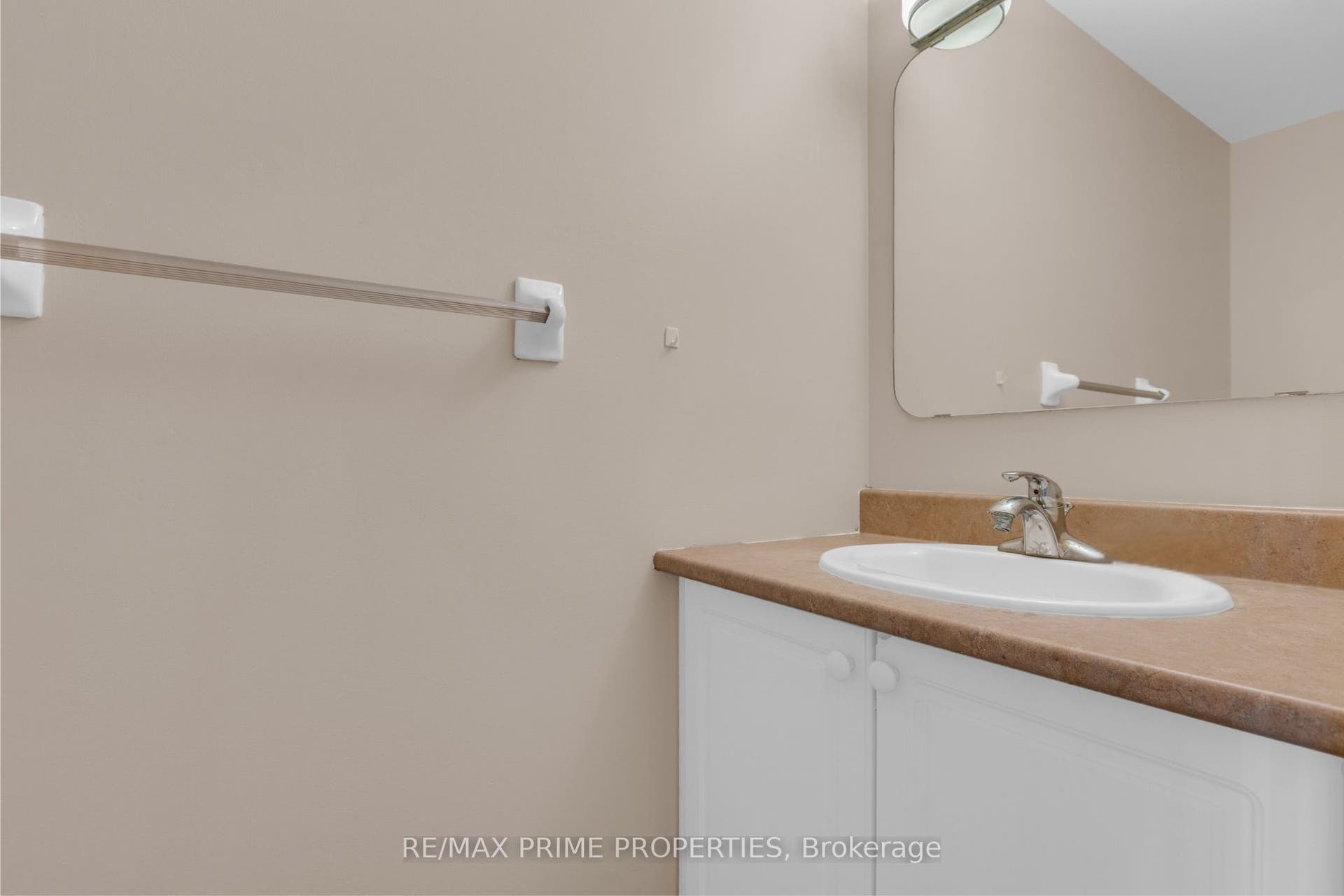 33 Inverkip Avenue, Hunt Club - South Keys And Area, Ottawa ON K1T 4B7