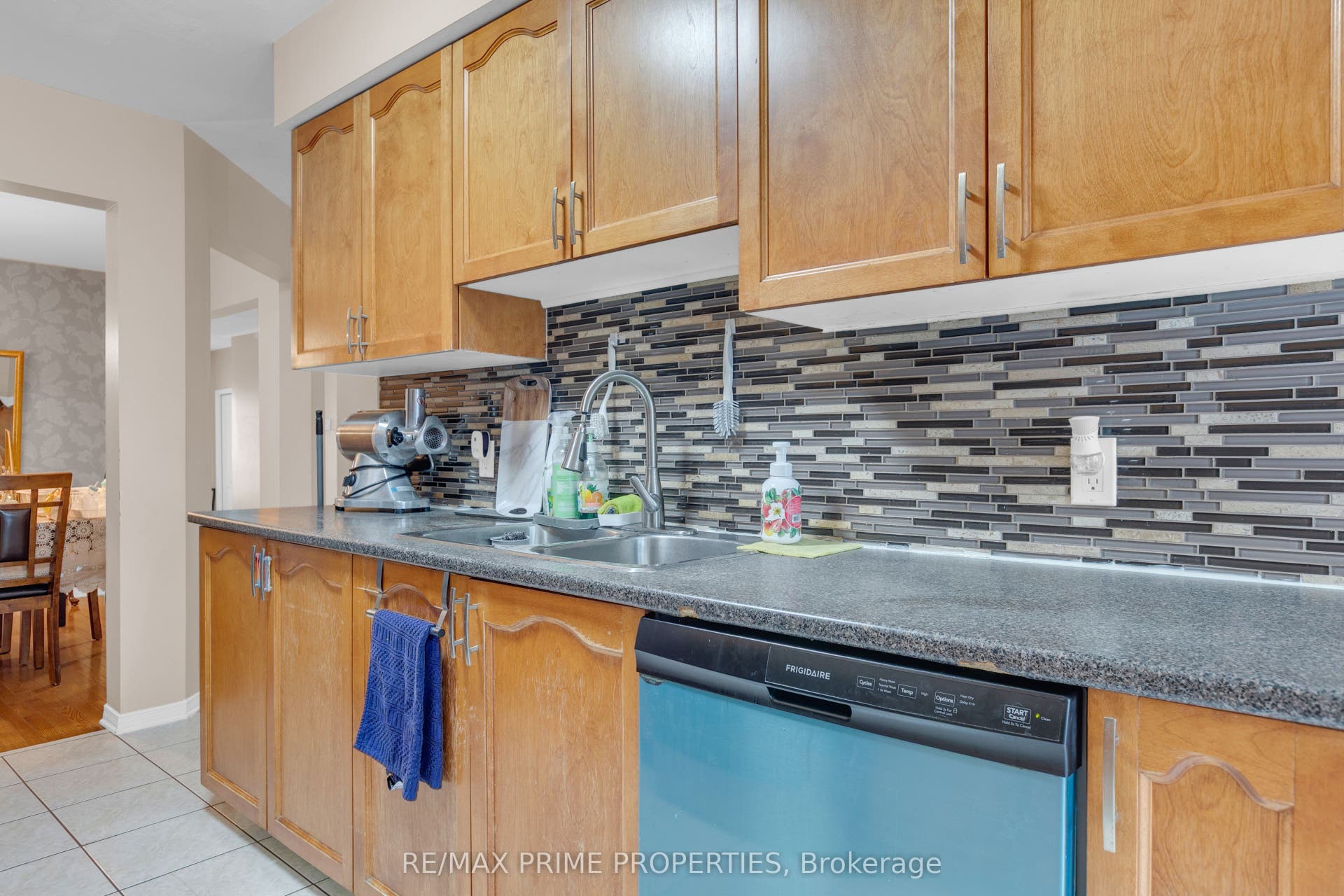 33 Inverkip Avenue, Hunt Club - South Keys And Area, Ottawa ON K1T 4B7