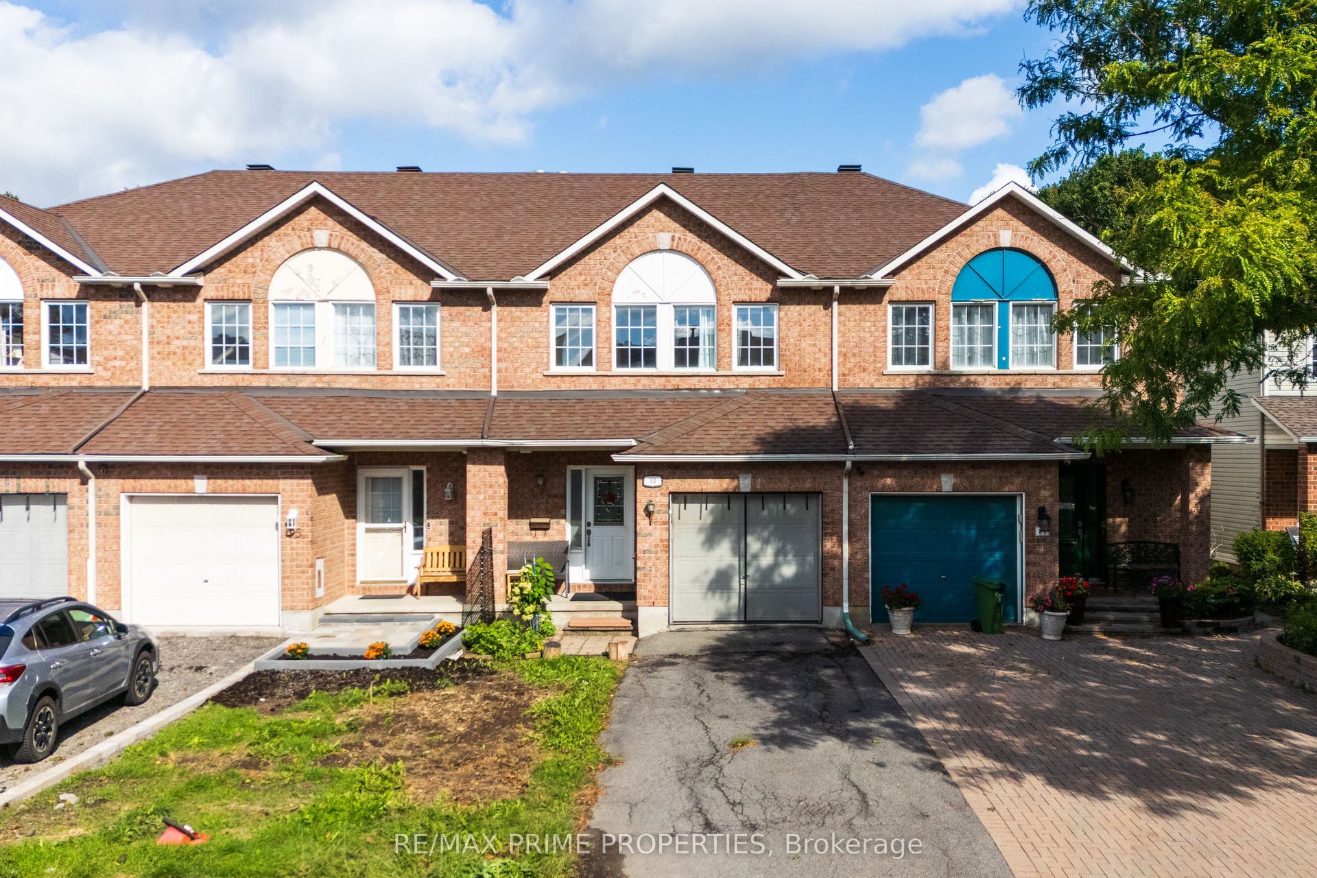 33 Inverkip Avenue, Hunt Club - South Keys And Area, Ottawa ON K1T 4B7