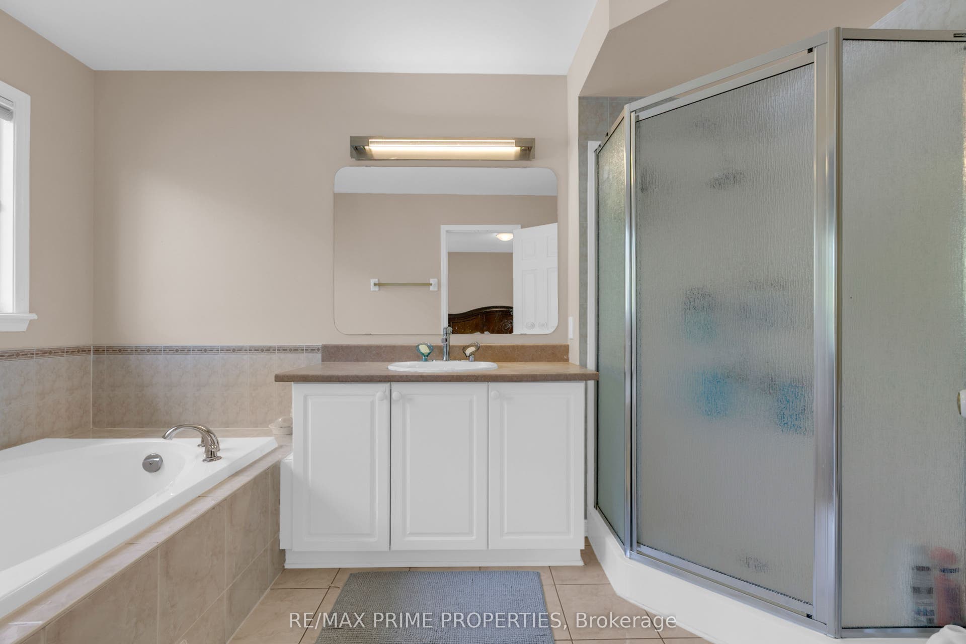 33 Inverkip Avenue, Hunt Club - South Keys And Area, Ottawa ON K1T 4B7