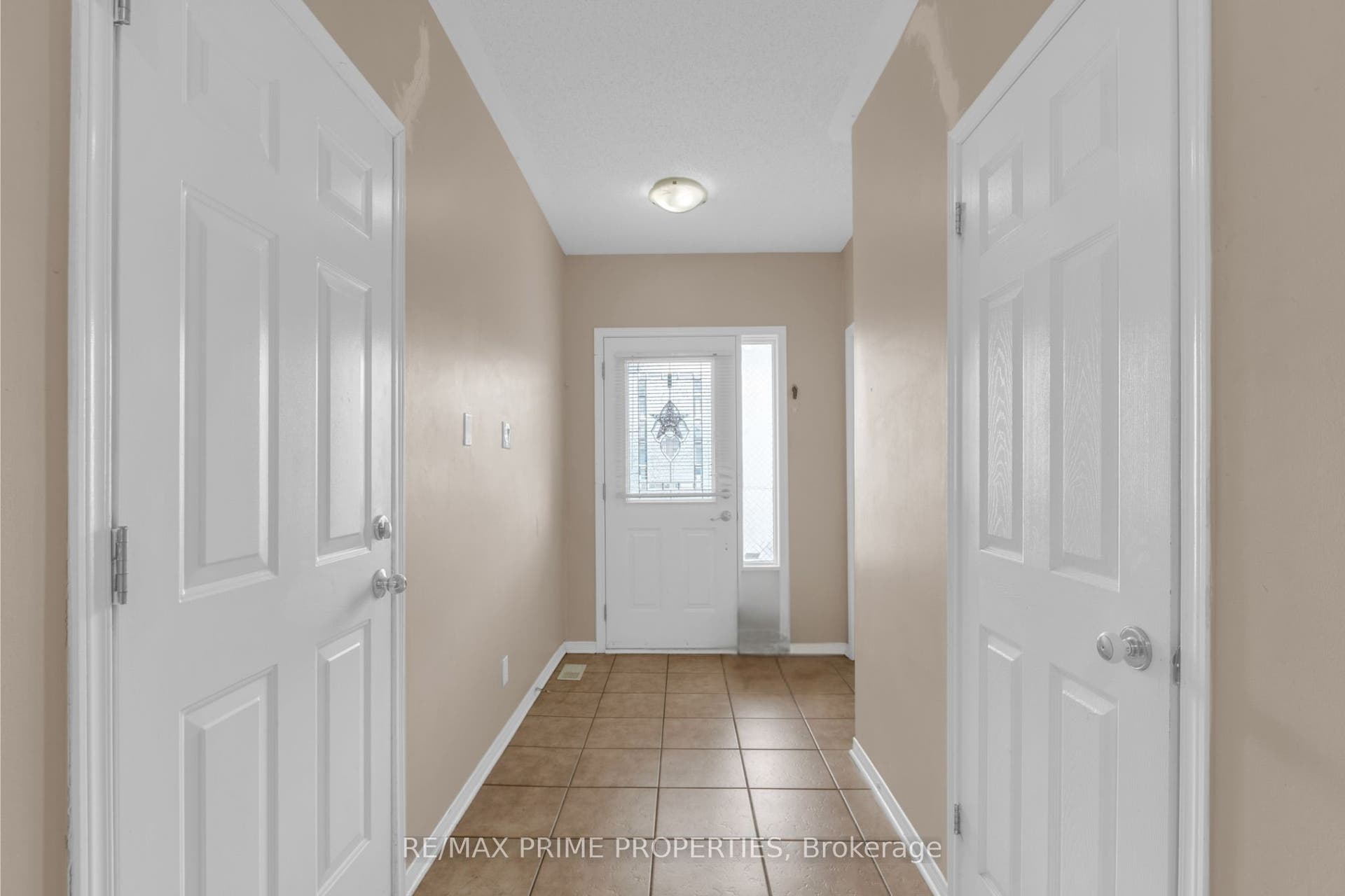 33 Inverkip Avenue, Hunt Club - South Keys And Area, Ottawa ON K1T 4B7