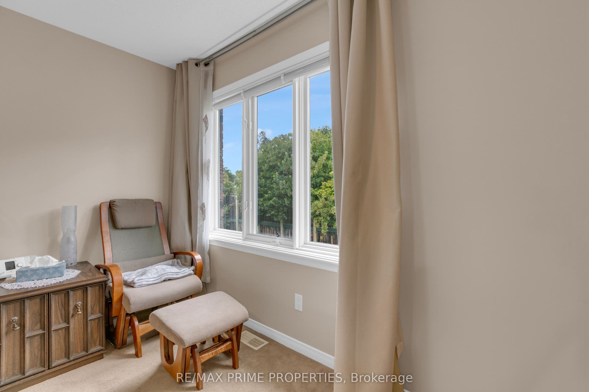 33 Inverkip Avenue, Hunt Club - South Keys And Area, Ottawa ON K1T 4B7