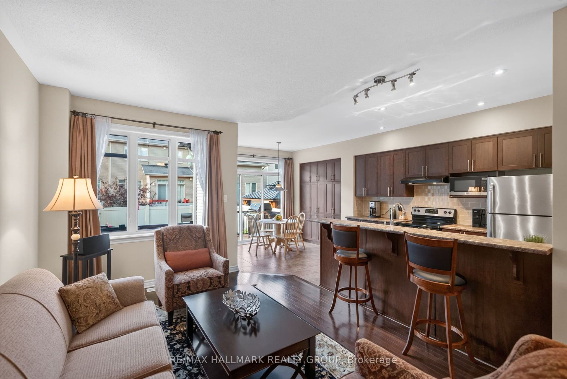 304 Celtic Ridge Crescent, Kanata, Ottawa ON K2W 0B8 9 foot ceilings on main level