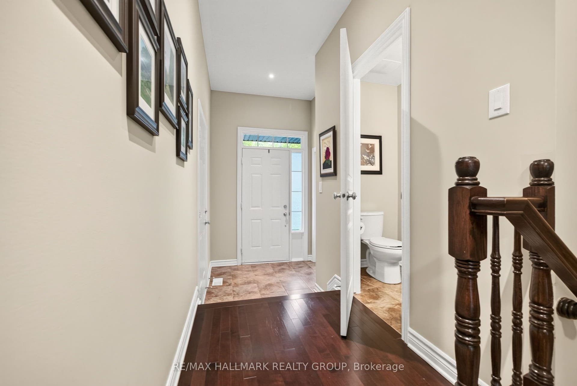 304 Celtic Ridge Crescent, Kanata, Ottawa ON K2W 0B8 spacious front foyer