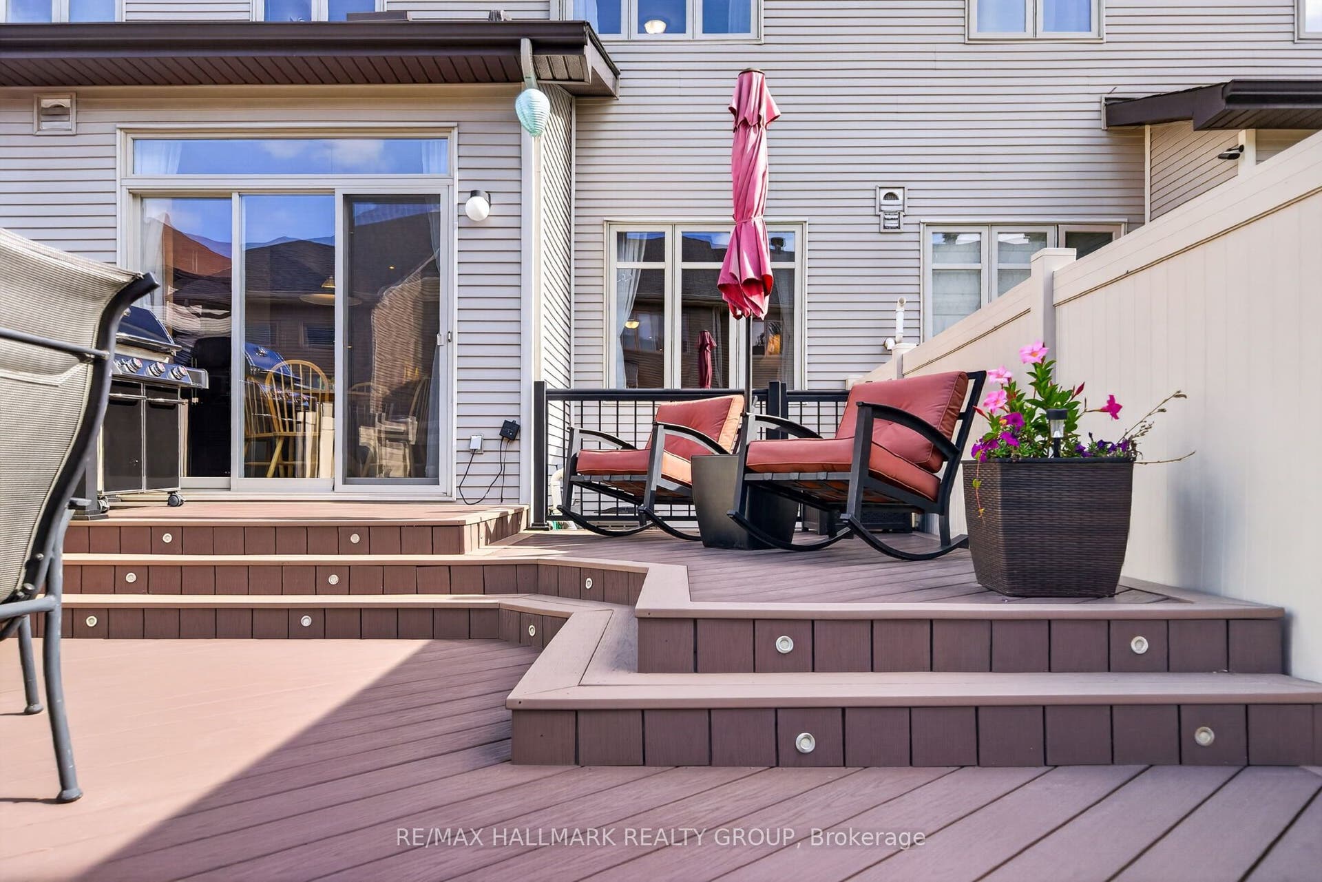 304 Celtic Ridge Crescent, Kanata, Ottawa ON K2W 0B8 enjoy convenient deck lighting