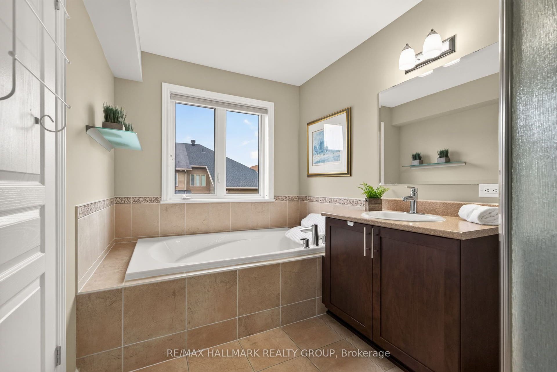 304 Celtic Ridge Crescent, Kanata, Ottawa ON K2W 0B8 Soaker Tub