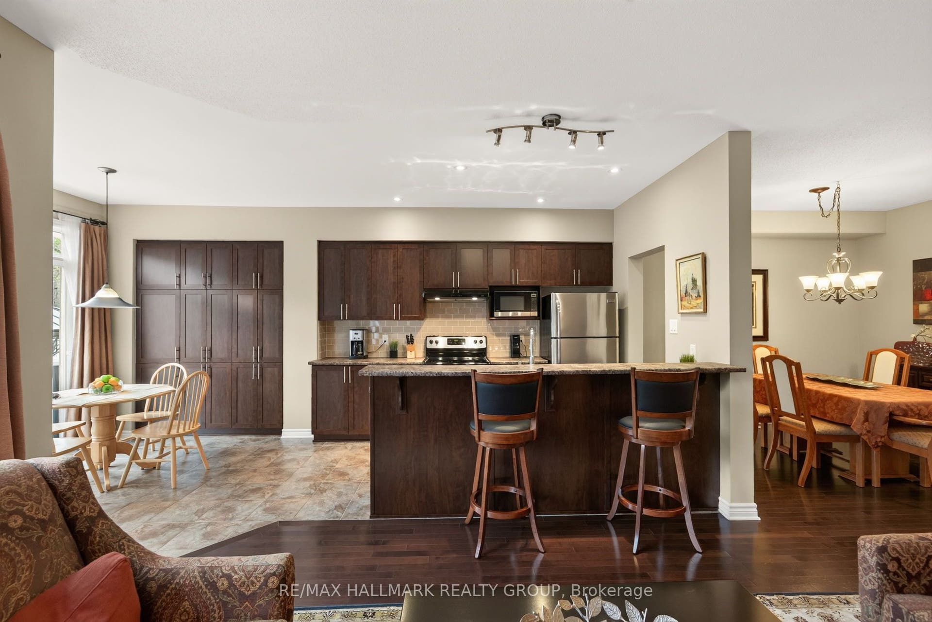 304 Celtic Ridge Crescent, Kanata, Ottawa ON K2W 0B8 Large kitchen with stainless steel appliances