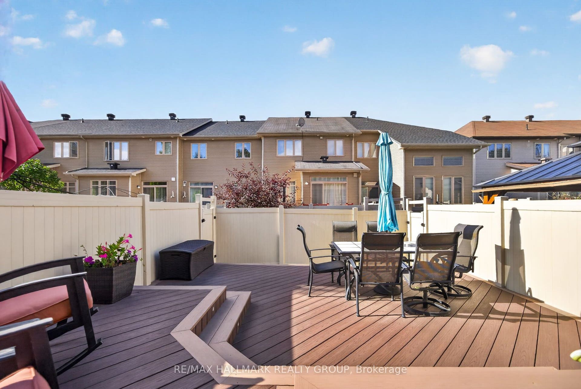 304 Celtic Ridge Crescent, Kanata, Ottawa ON K2W 0B8 Southwest facing yard, fully fenced