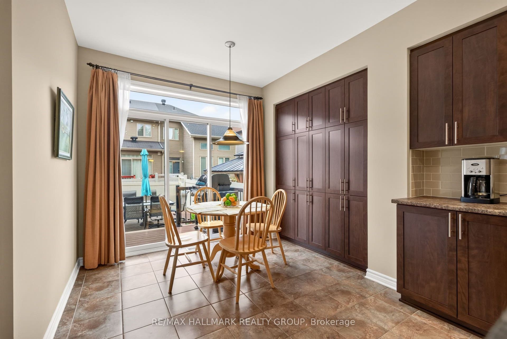 304 Celtic Ridge Crescent, Kanata, Ottawa ON K2W 0B8 Eating area, bonus pantry space!