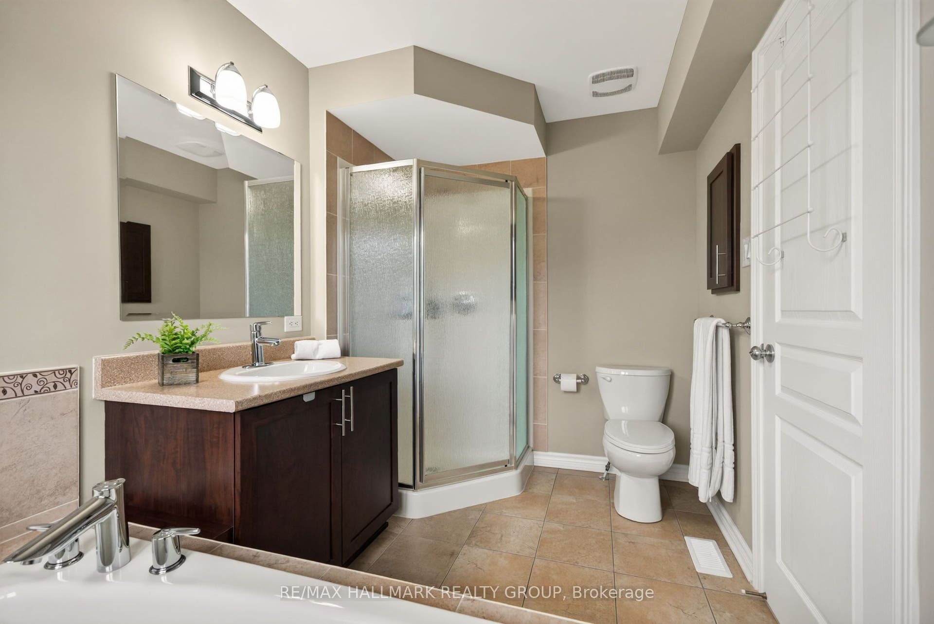 304 Celtic Ridge Crescent, Kanata, Ottawa ON K2W 0B8 Ensuite bathroom