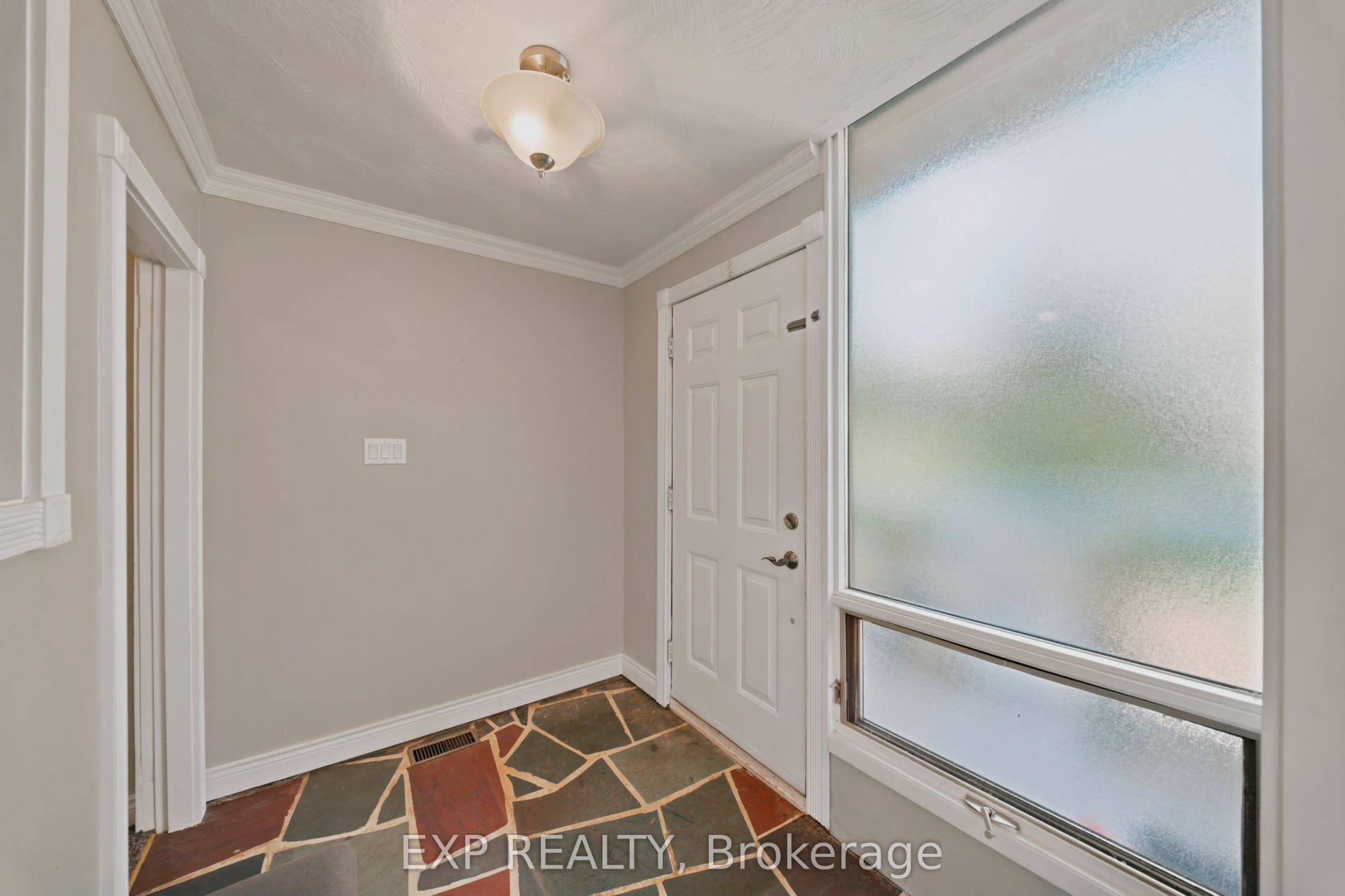46 Avonlea Road, Tanglewood - Grenfell Glen - Pineglen, Ottawa ON K2G 0J3 46 Avonlea Road, Tanglewood - Grenfell Glen - Pineglen, Ottawa ON K2G 0J3