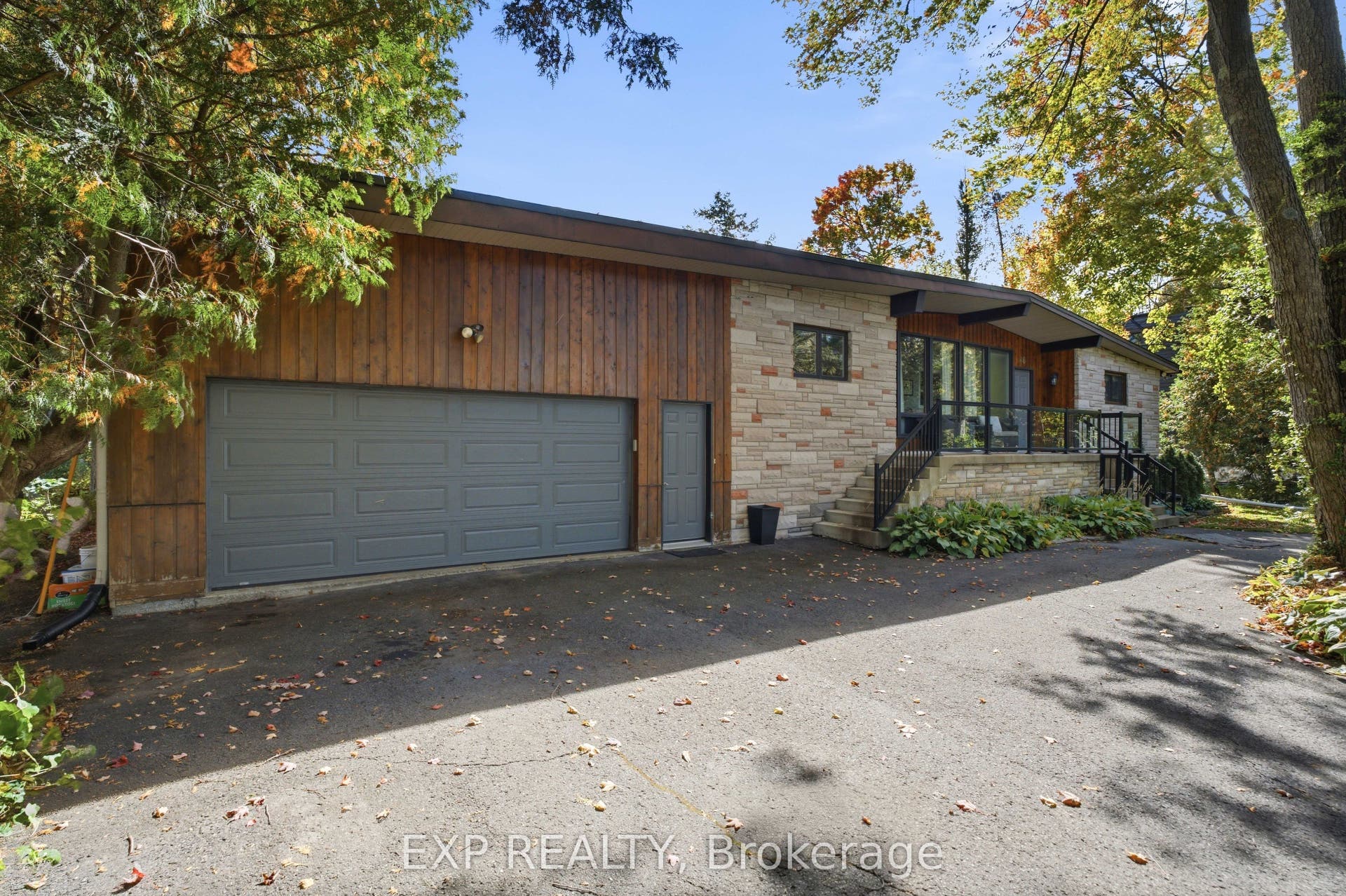 46 Avonlea Road, Tanglewood - Grenfell Glen - Pineglen, Ottawa ON K2G 0J3 46 Avonlea Road, Tanglewood - Grenfell Glen - Pineglen, Ottawa ON K2G 0J3