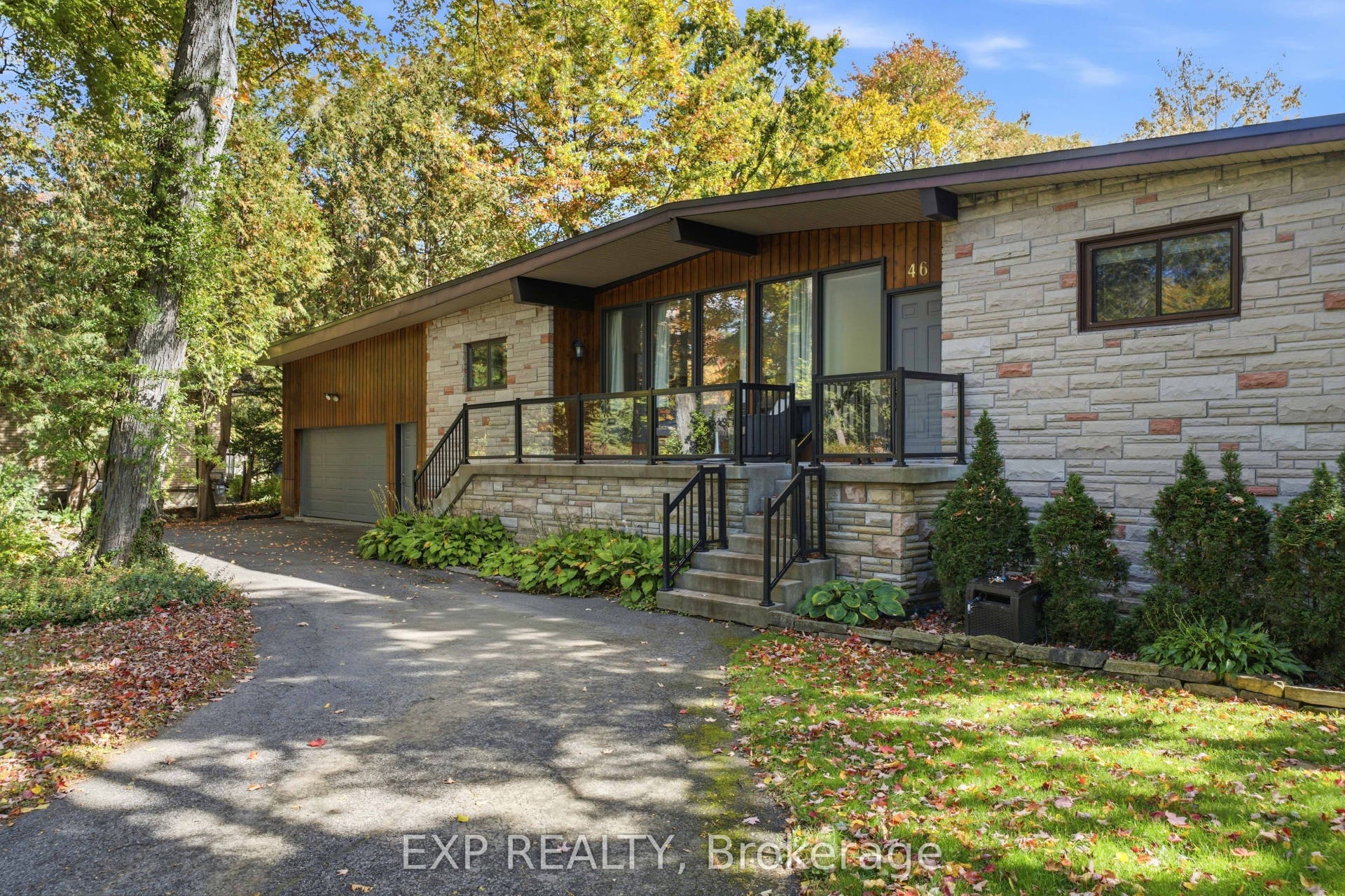 46 Avonlea Road, Tanglewood - Grenfell Glen - Pineglen, Ottawa ON K2G 0J3 46 Avonlea Road, Tanglewood - Grenfell Glen - Pineglen, Ottawa ON K2G 0J3