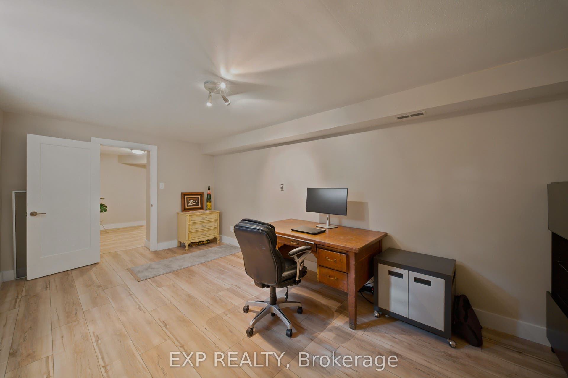 46 Avonlea Road, Tanglewood - Grenfell Glen - Pineglen, Ottawa ON K2G 0J3 46 Avonlea Road, Tanglewood - Grenfell Glen - Pineglen, Ottawa ON K2G 0J3