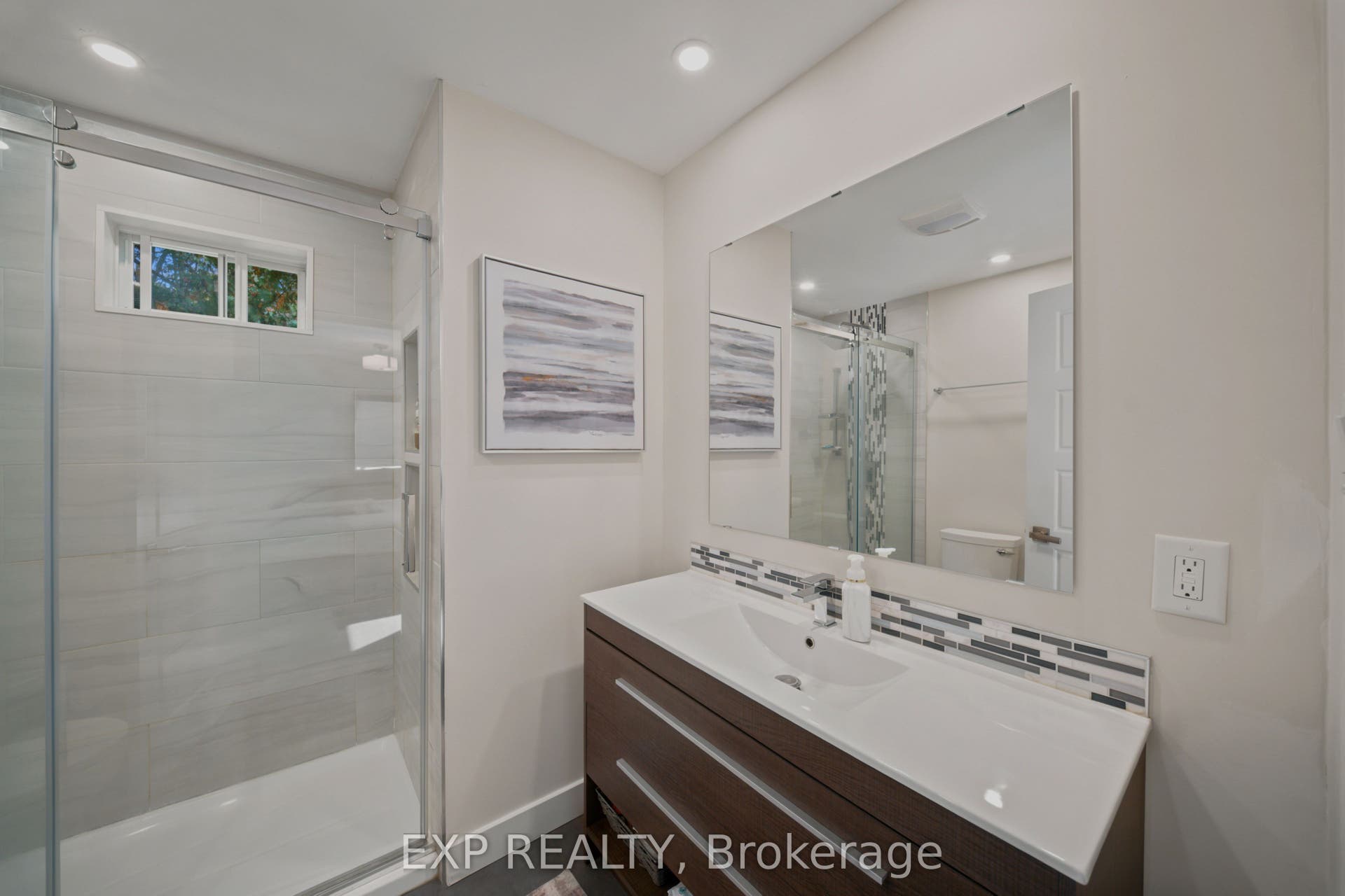 46 Avonlea Road, Tanglewood - Grenfell Glen - Pineglen, Ottawa ON K2G 0J3 46 Avonlea Road, Tanglewood - Grenfell Glen - Pineglen, Ottawa ON K2G 0J3