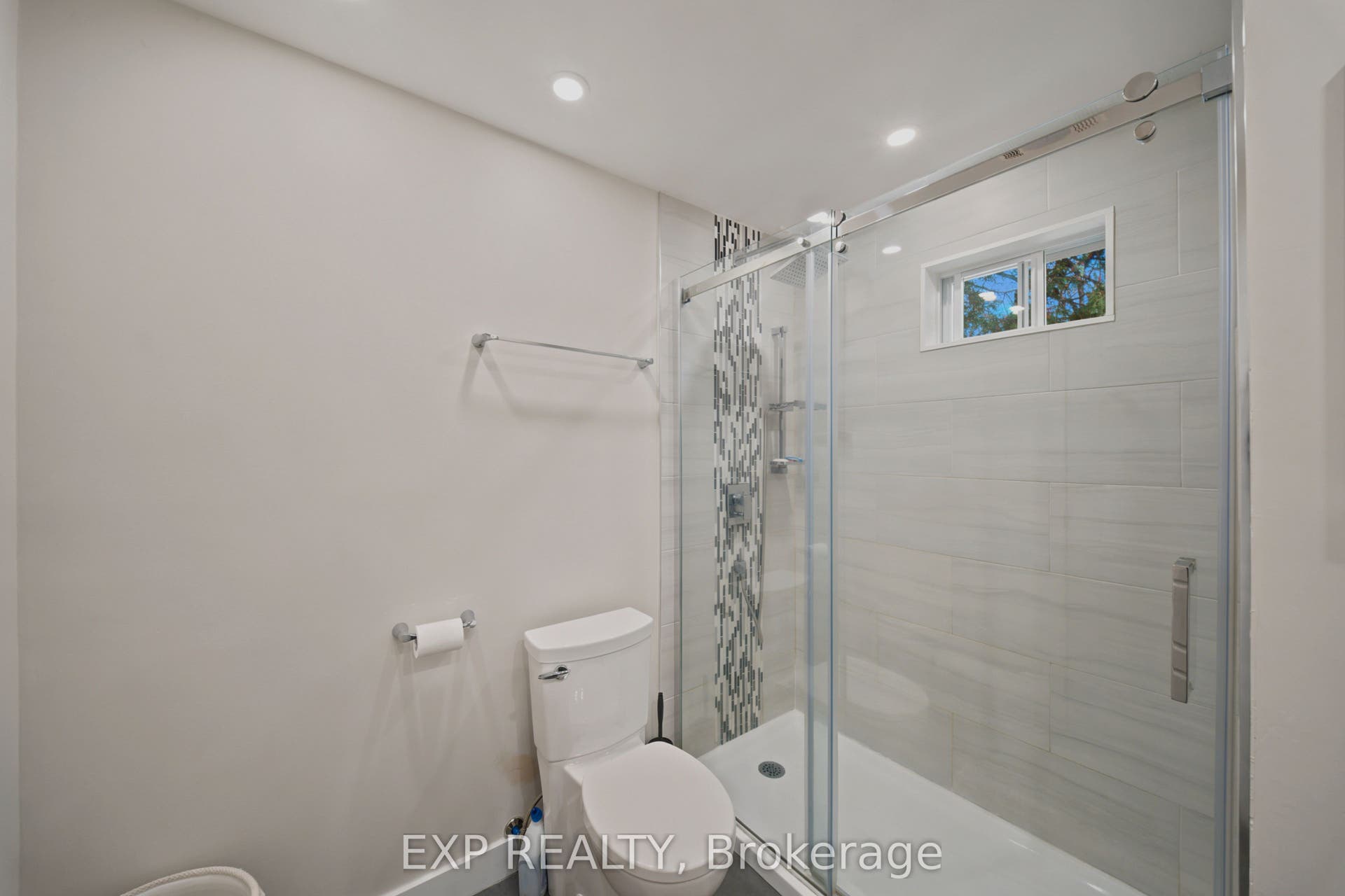 46 Avonlea Road, Tanglewood - Grenfell Glen - Pineglen, Ottawa ON K2G 0J3 46 Avonlea Road, Tanglewood - Grenfell Glen - Pineglen, Ottawa ON K2G 0J3