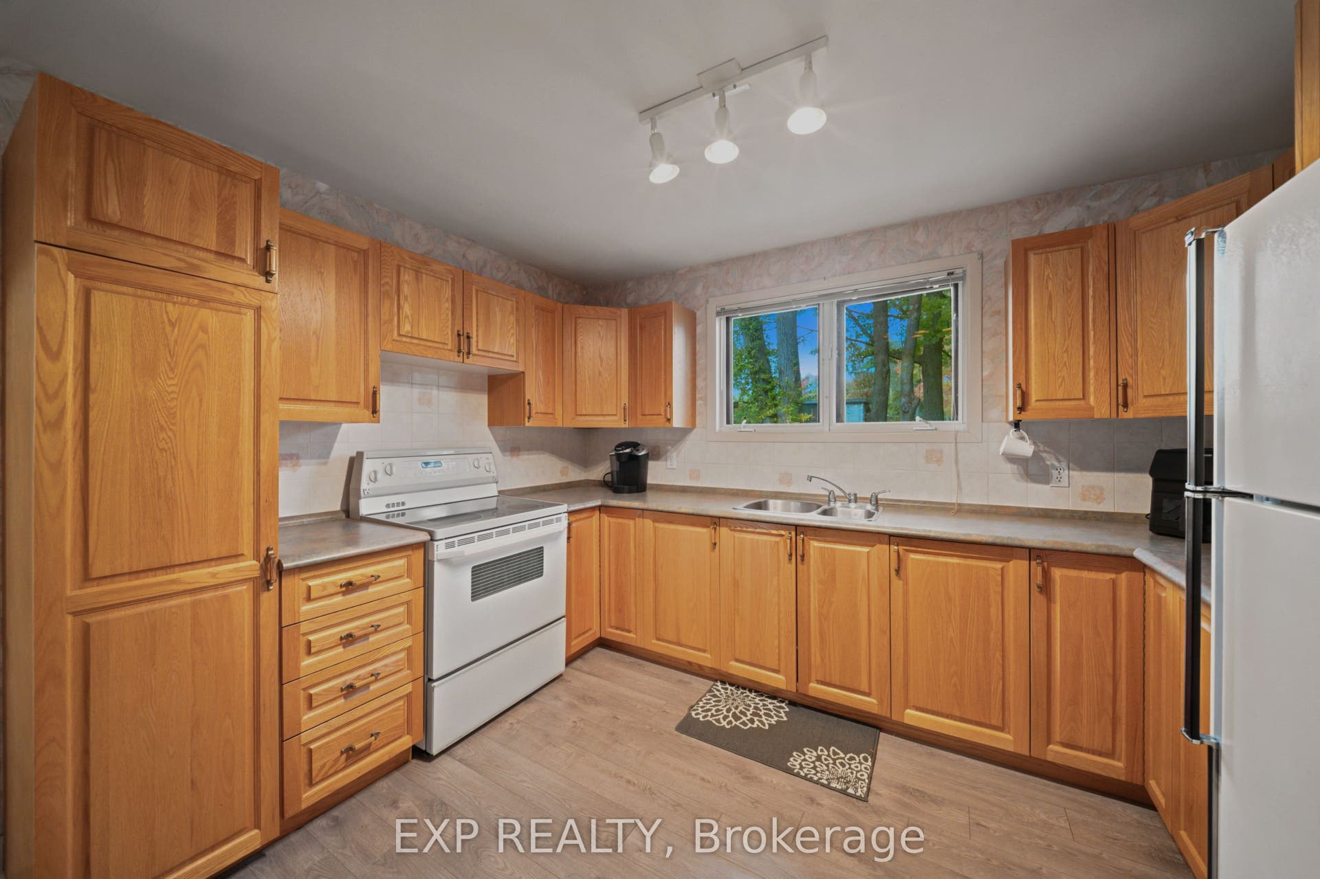 46 Avonlea Road, Tanglewood - Grenfell Glen - Pineglen, Ottawa ON K2G 0J3 46 Avonlea Road, Tanglewood - Grenfell Glen - Pineglen, Ottawa ON K2G 0J3