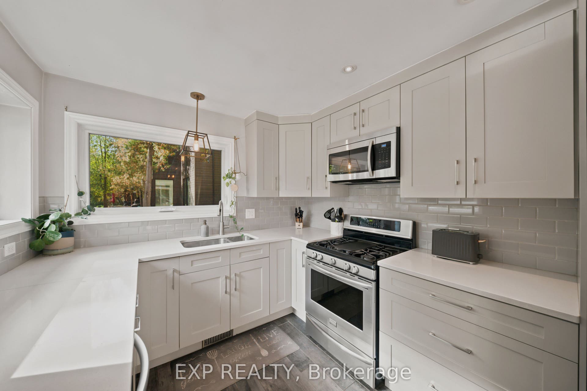 46 Avonlea Road, Tanglewood - Grenfell Glen - Pineglen, Ottawa ON K2G 0J3 46 Avonlea Road, Tanglewood - Grenfell Glen - Pineglen, Ottawa ON K2G 0J3