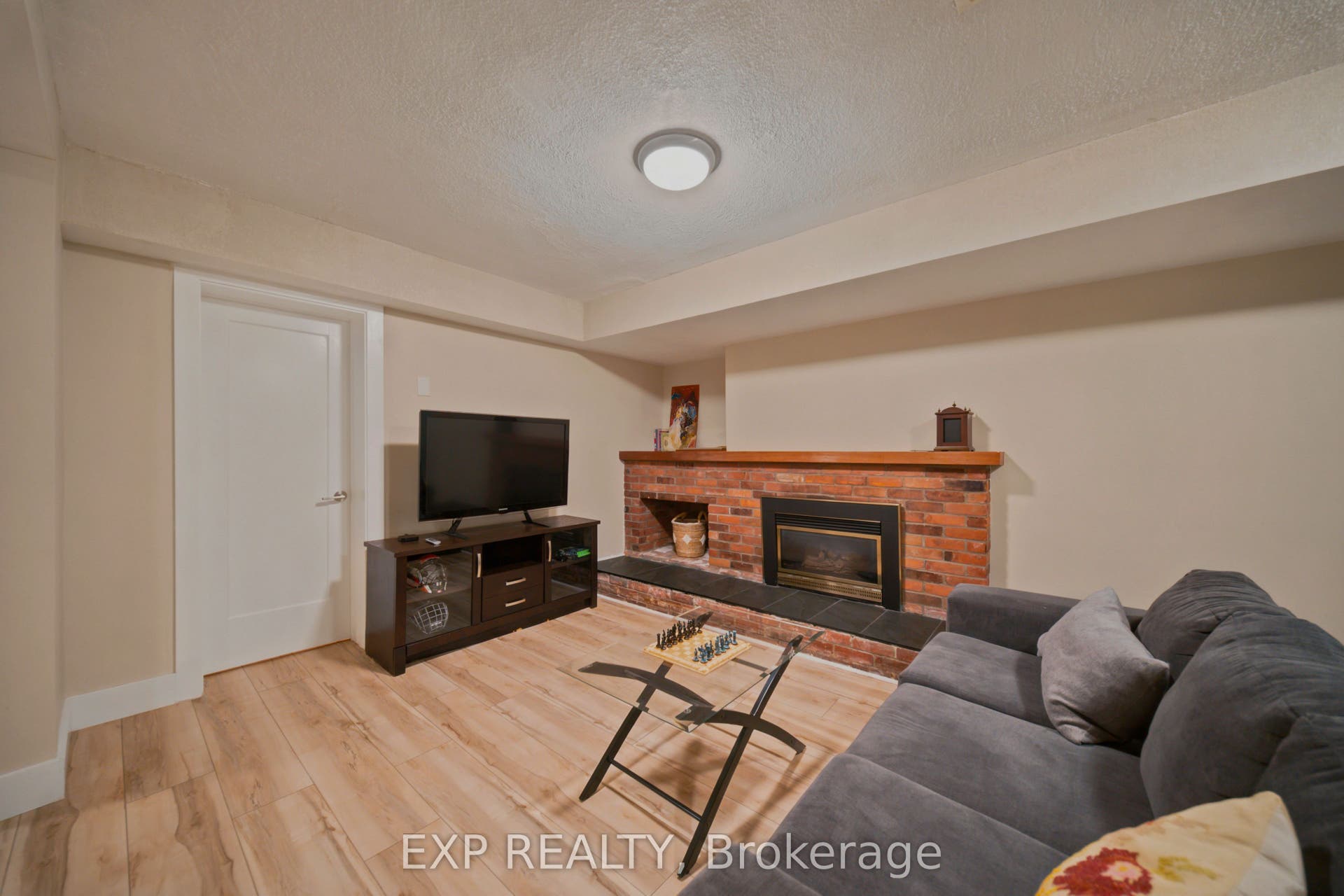 46 Avonlea Road, Tanglewood - Grenfell Glen - Pineglen, Ottawa ON K2G 0J3 46 Avonlea Road, Tanglewood - Grenfell Glen - Pineglen, Ottawa ON K2G 0J3