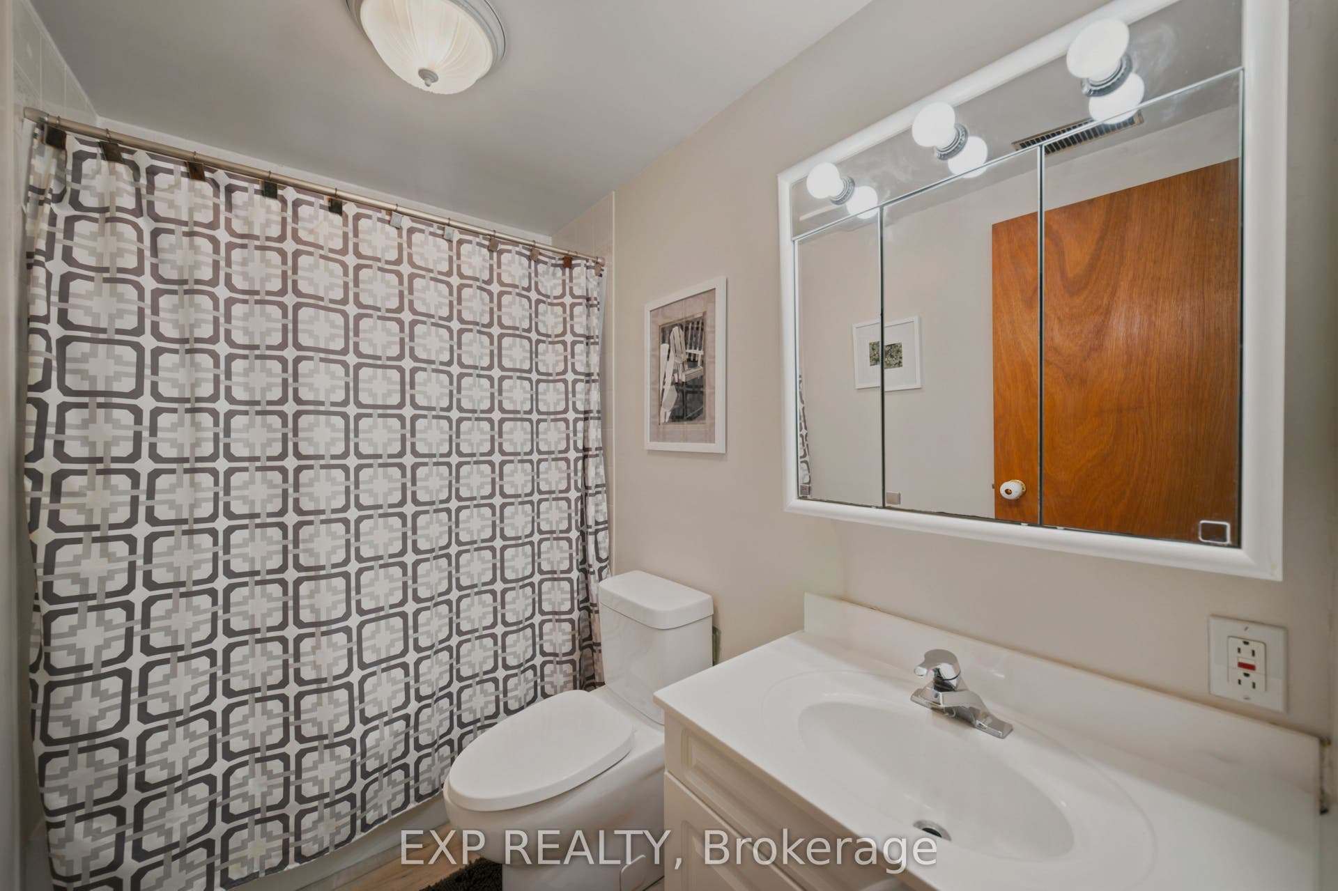 46 Avonlea Road, Tanglewood - Grenfell Glen - Pineglen, Ottawa ON K2G 0J3 46 Avonlea Road, Tanglewood - Grenfell Glen - Pineglen, Ottawa ON K2G 0J3