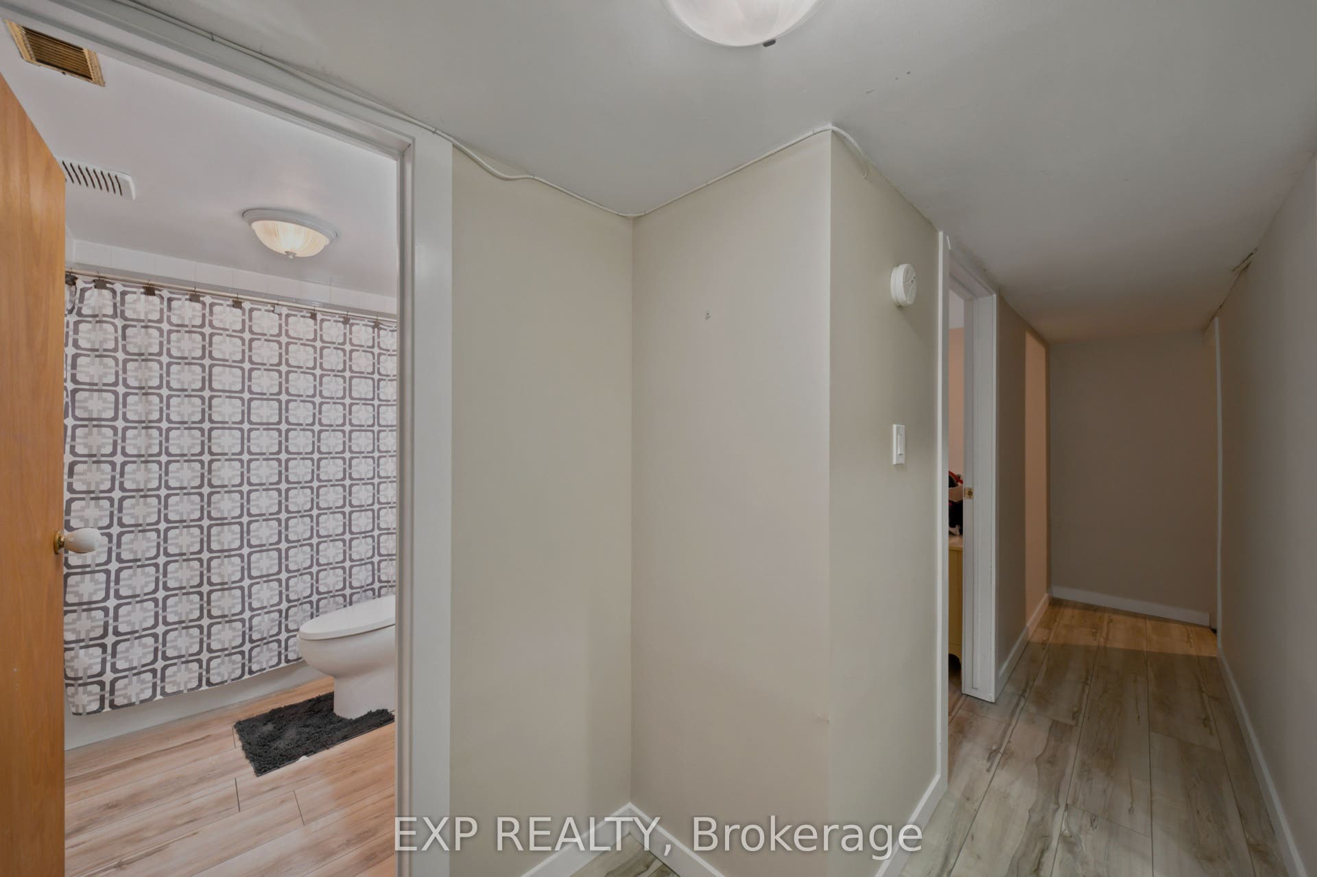 46 Avonlea Road, Tanglewood - Grenfell Glen - Pineglen, Ottawa ON K2G 0J3 46 Avonlea Road, Tanglewood - Grenfell Glen - Pineglen, Ottawa ON K2G 0J3