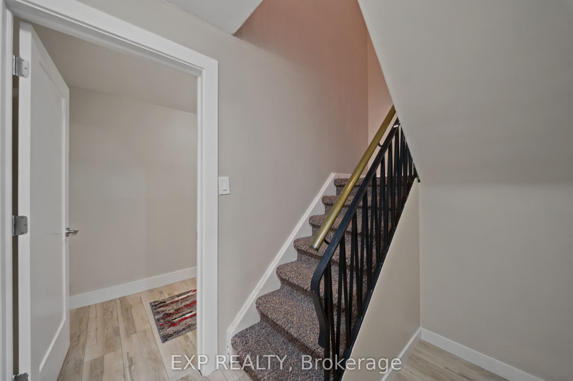 46 Avonlea Road, Tanglewood - Grenfell Glen - Pineglen, Ottawa ON K2G 0J3 46 Avonlea Road, Tanglewood - Grenfell Glen - Pineglen, Ottawa ON K2G 0J3
